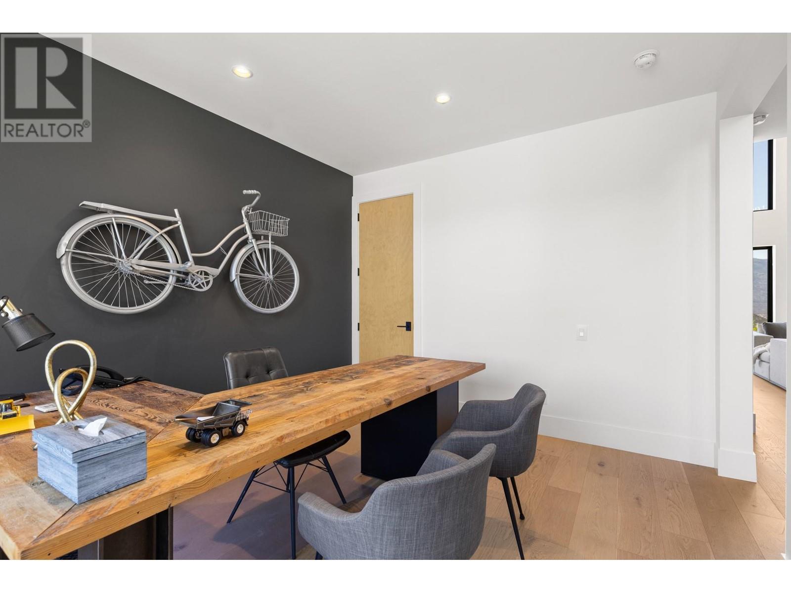 












1462 Rocky Point Drive

,
Kelowna,




British Columbia
V1V3E3

