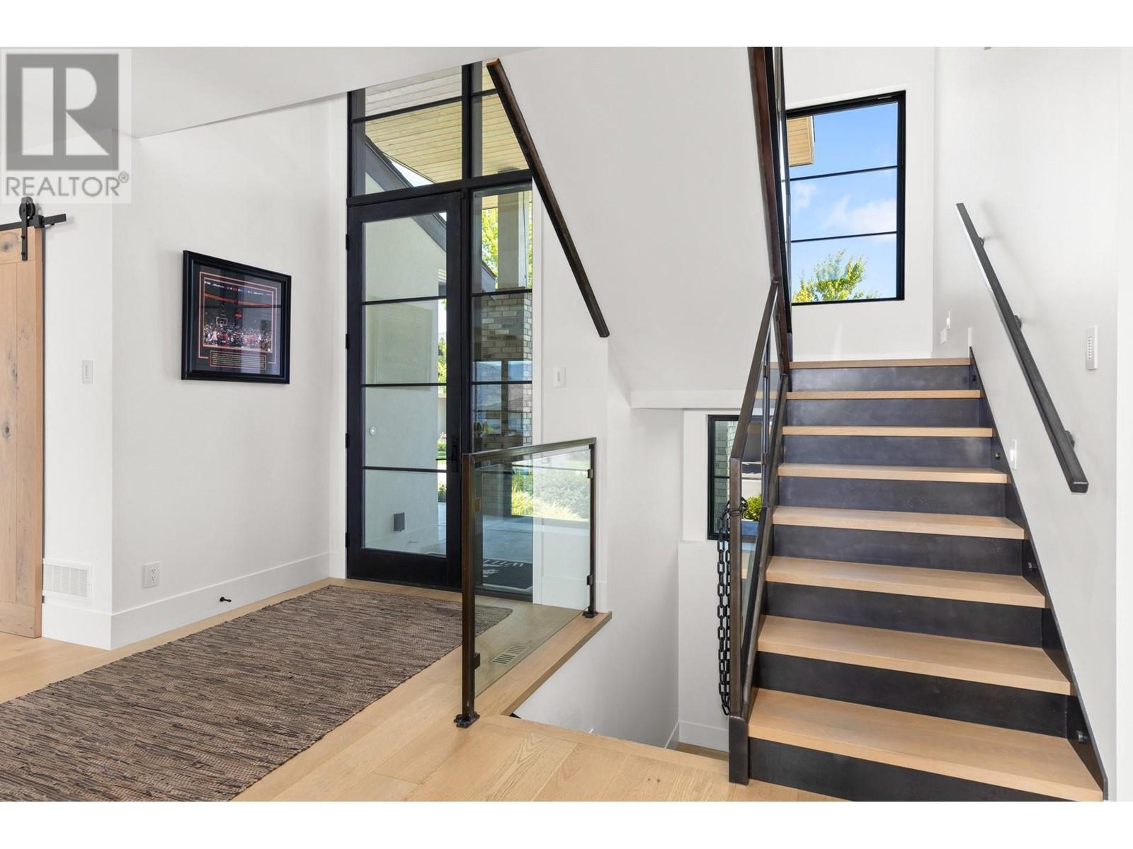 












1462 Rocky Point Drive

,
Kelowna,




British Columbia
V1V3E3

