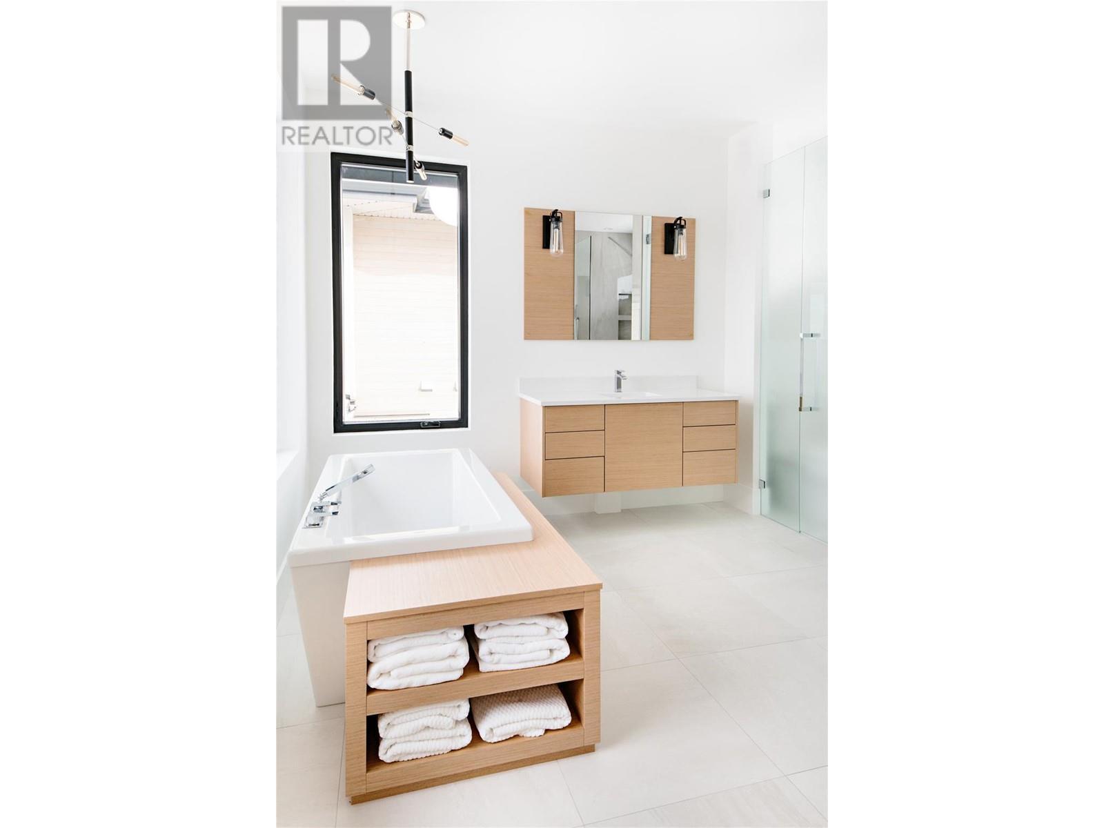 












1462 Rocky Point Drive

,
Kelowna,




British Columbia
V1V3E3

