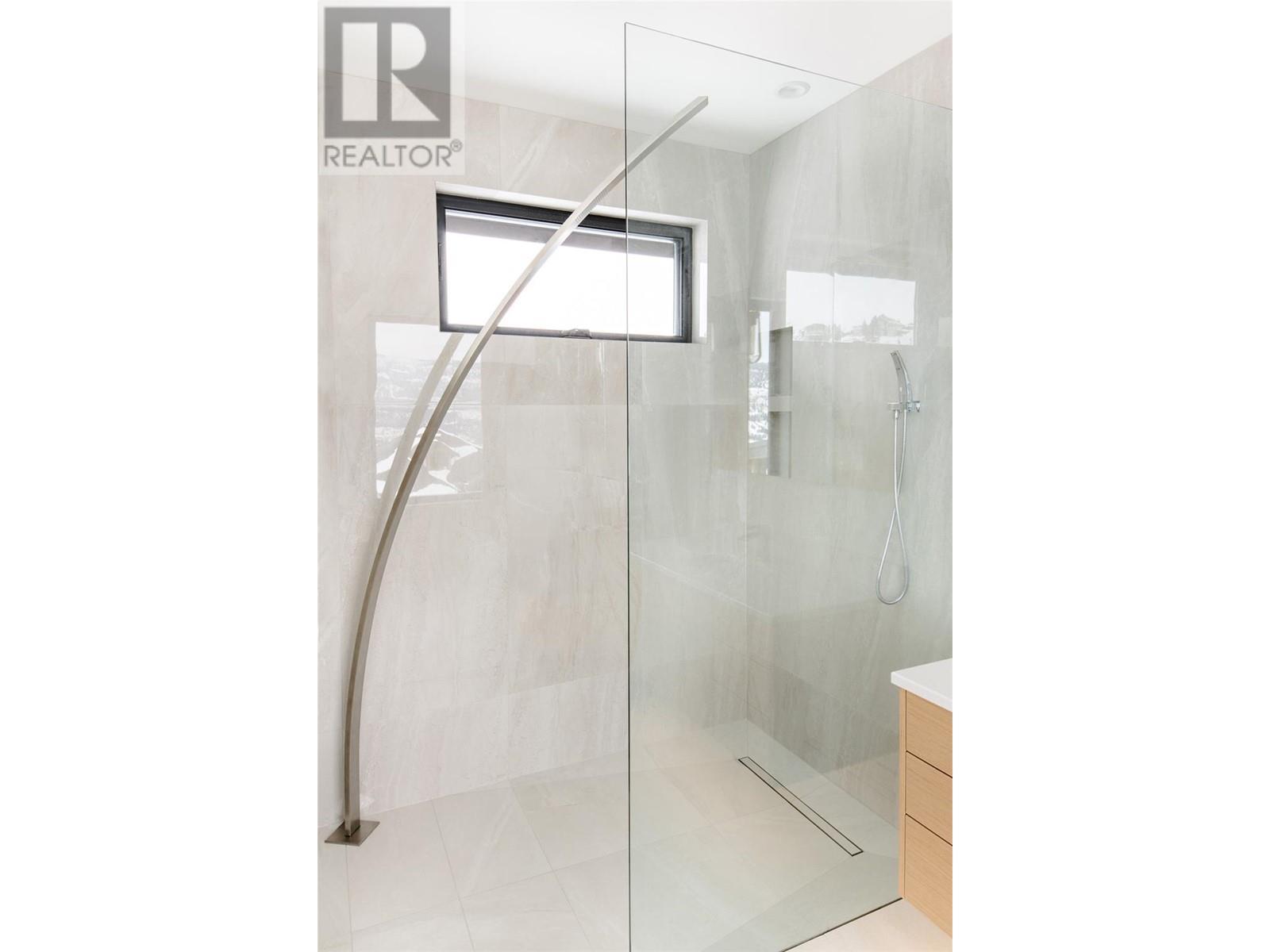 












1462 Rocky Point Drive

,
Kelowna,




British Columbia
V1V3E3

