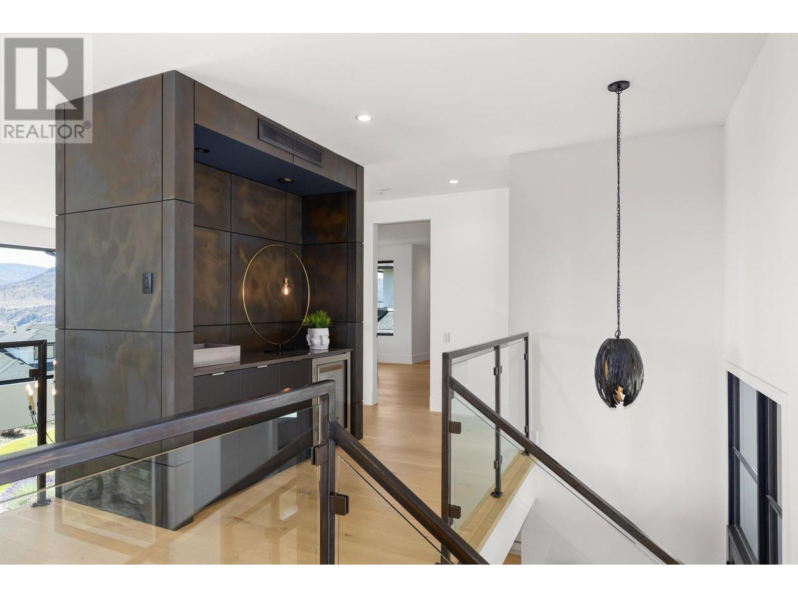 












1462 Rocky Point Drive

,
Kelowna,




British Columbia
V1V3E3

