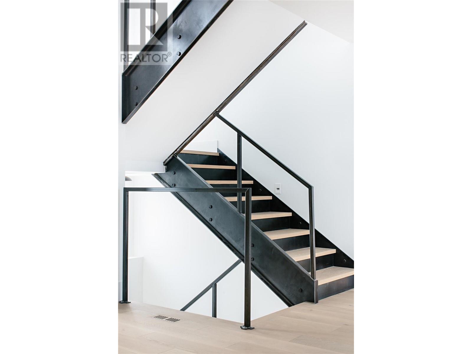 












1462 Rocky Point Drive

,
Kelowna,




British Columbia
V1V3E3

