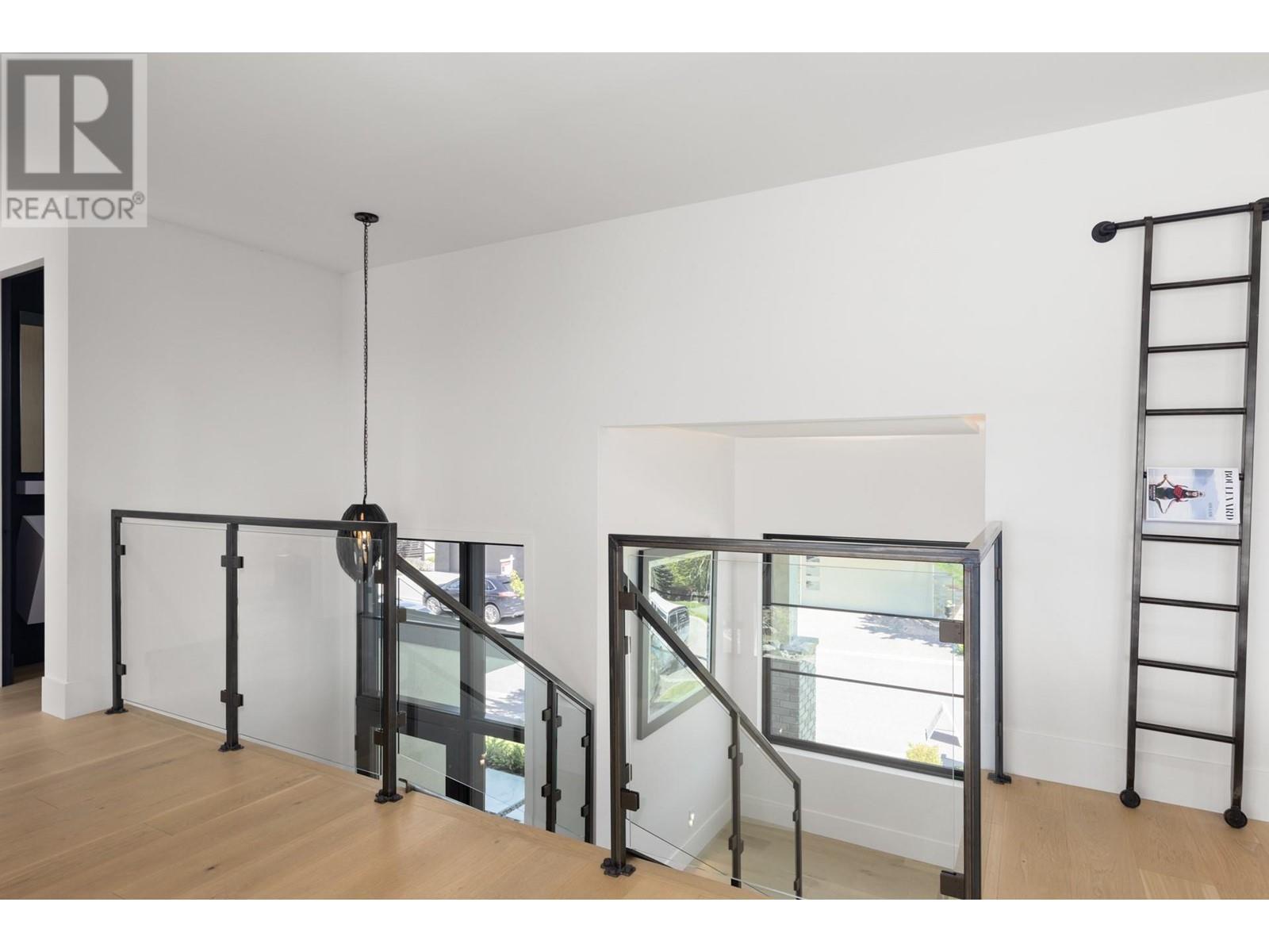 












1462 Rocky Point Drive

,
Kelowna,




British Columbia
V1V3E3

