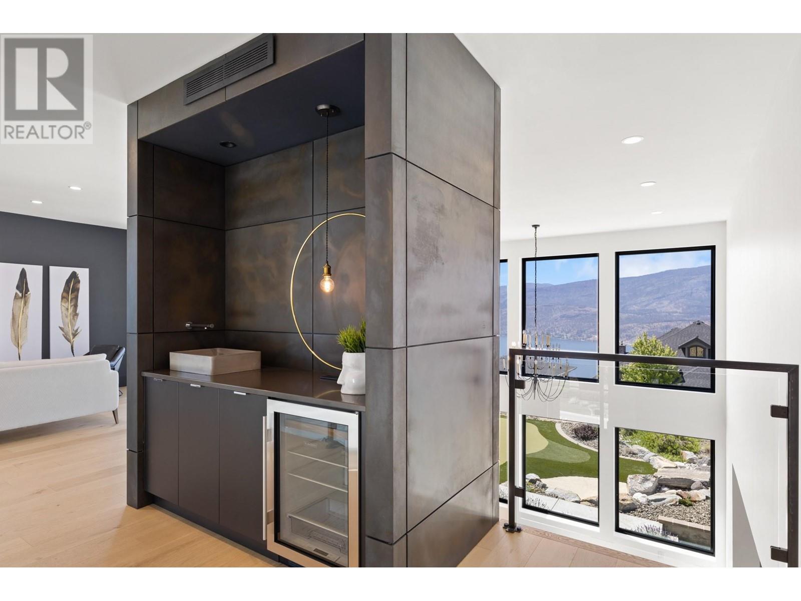 












1462 Rocky Point Drive

,
Kelowna,




British Columbia
V1V3E3

