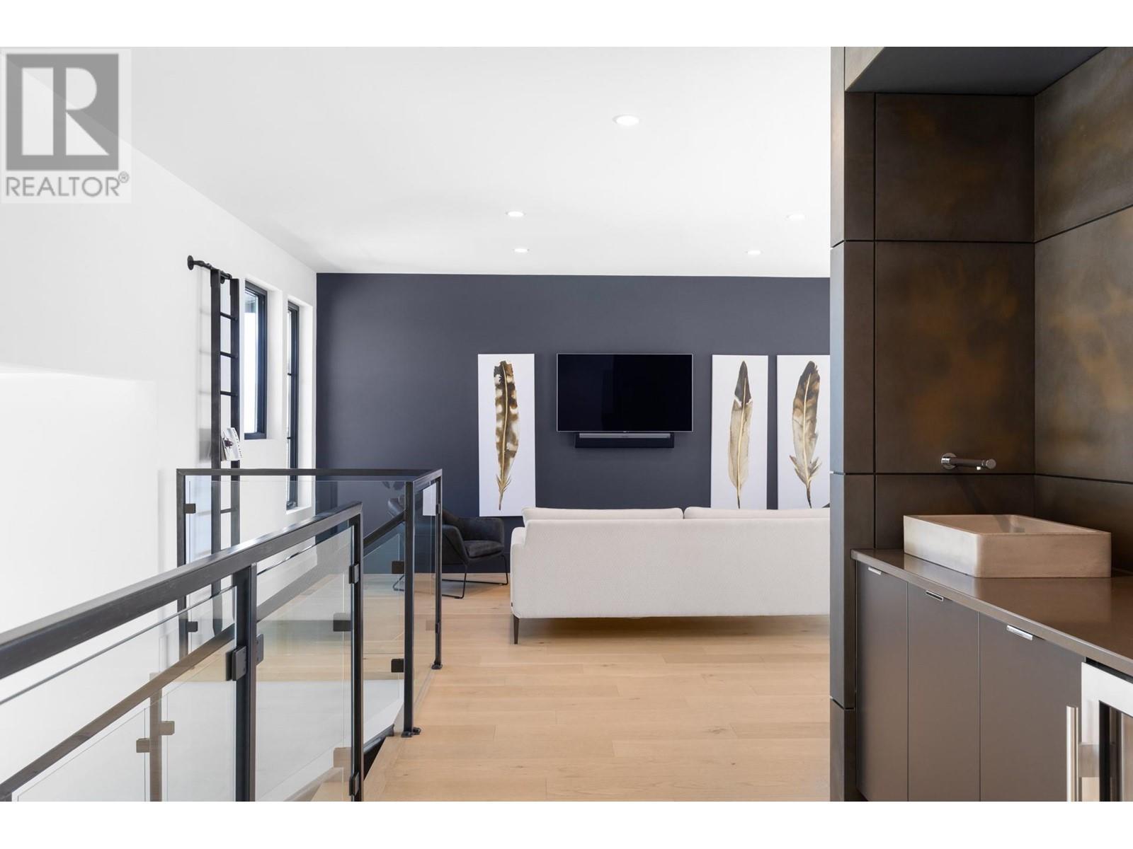 












1462 Rocky Point Drive

,
Kelowna,




British Columbia
V1V3E3

