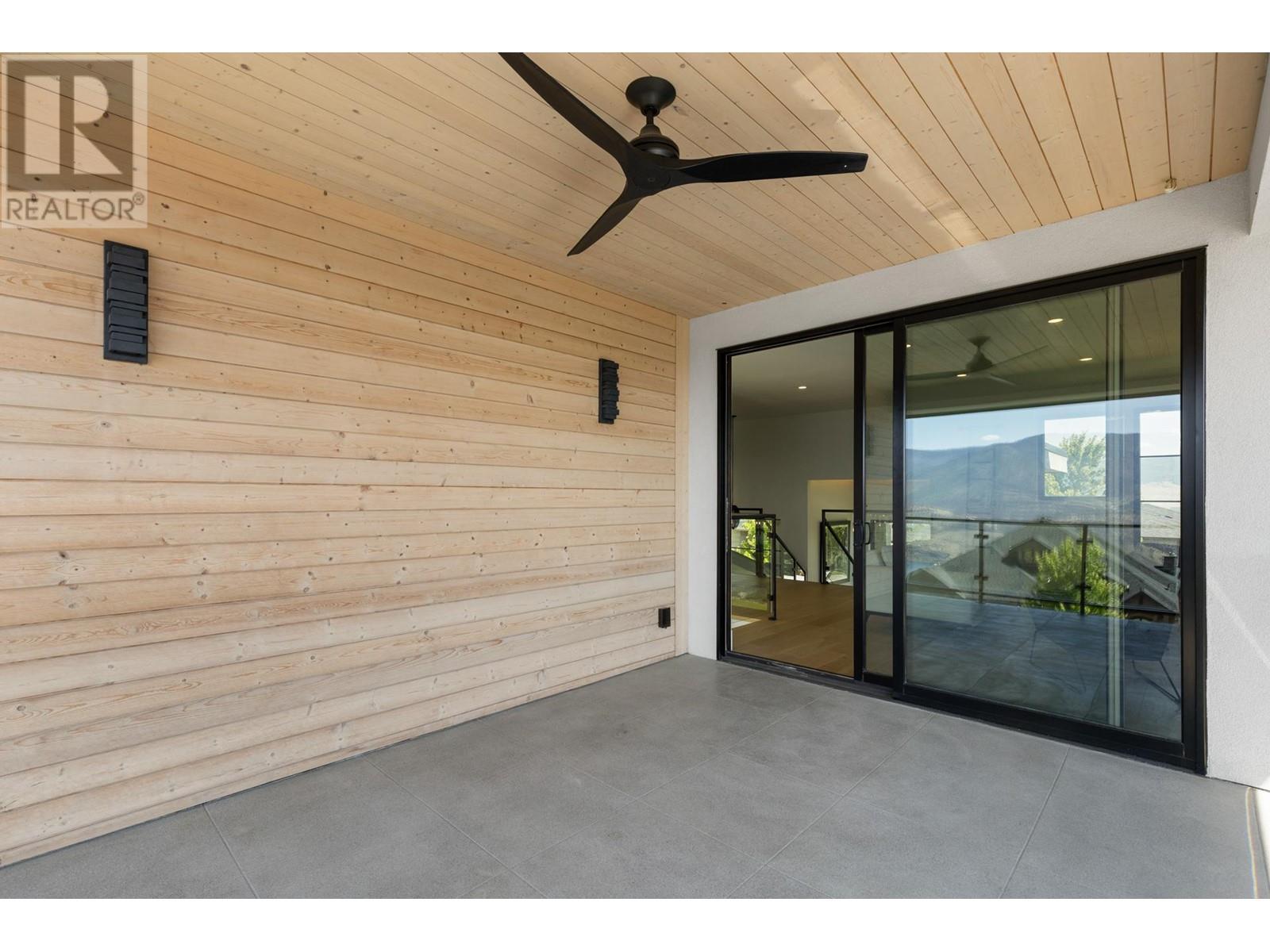 












1462 Rocky Point Drive

,
Kelowna,




British Columbia
V1V3E3

