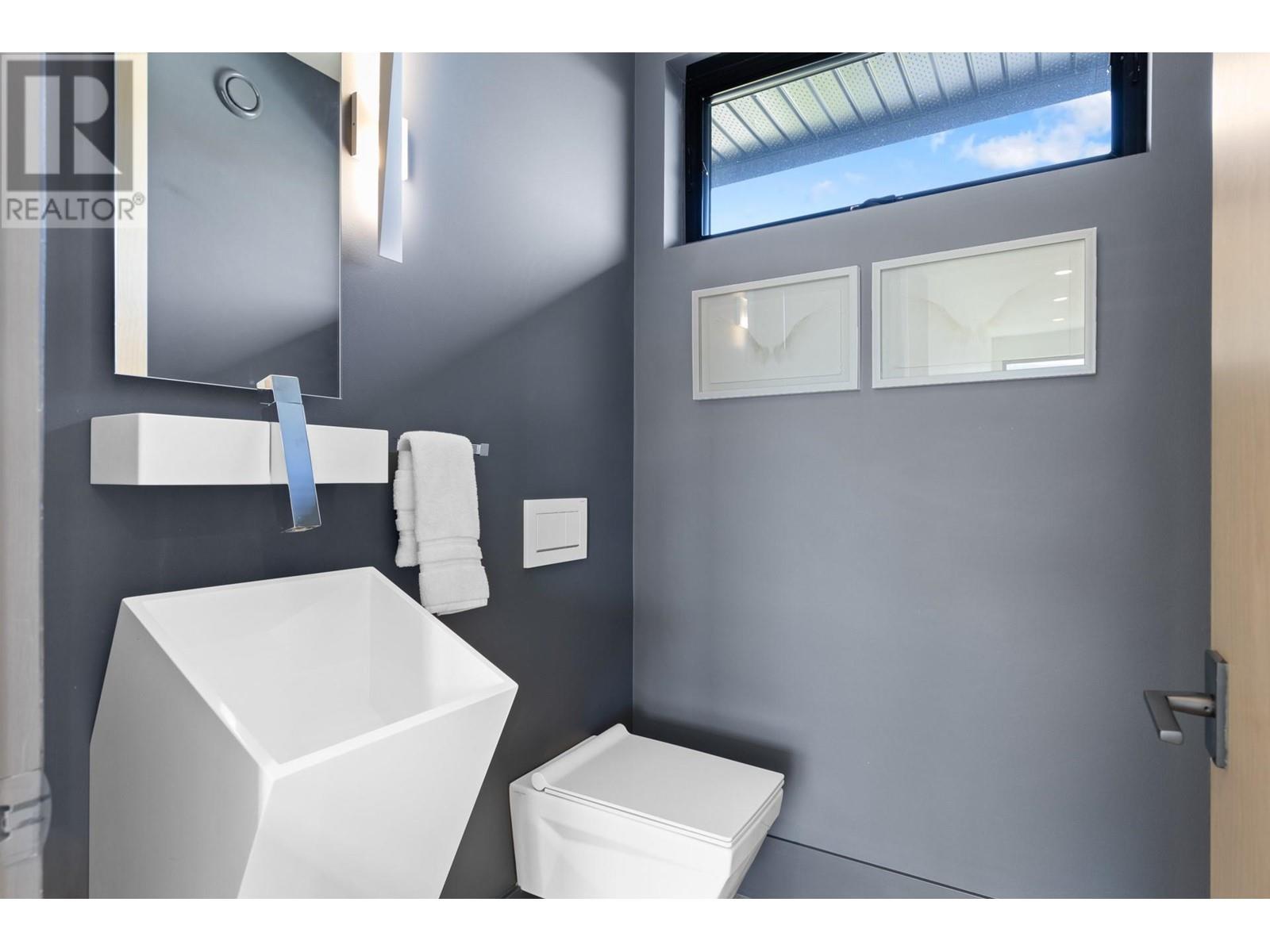 












1462 Rocky Point Drive

,
Kelowna,




British Columbia
V1V3E3

