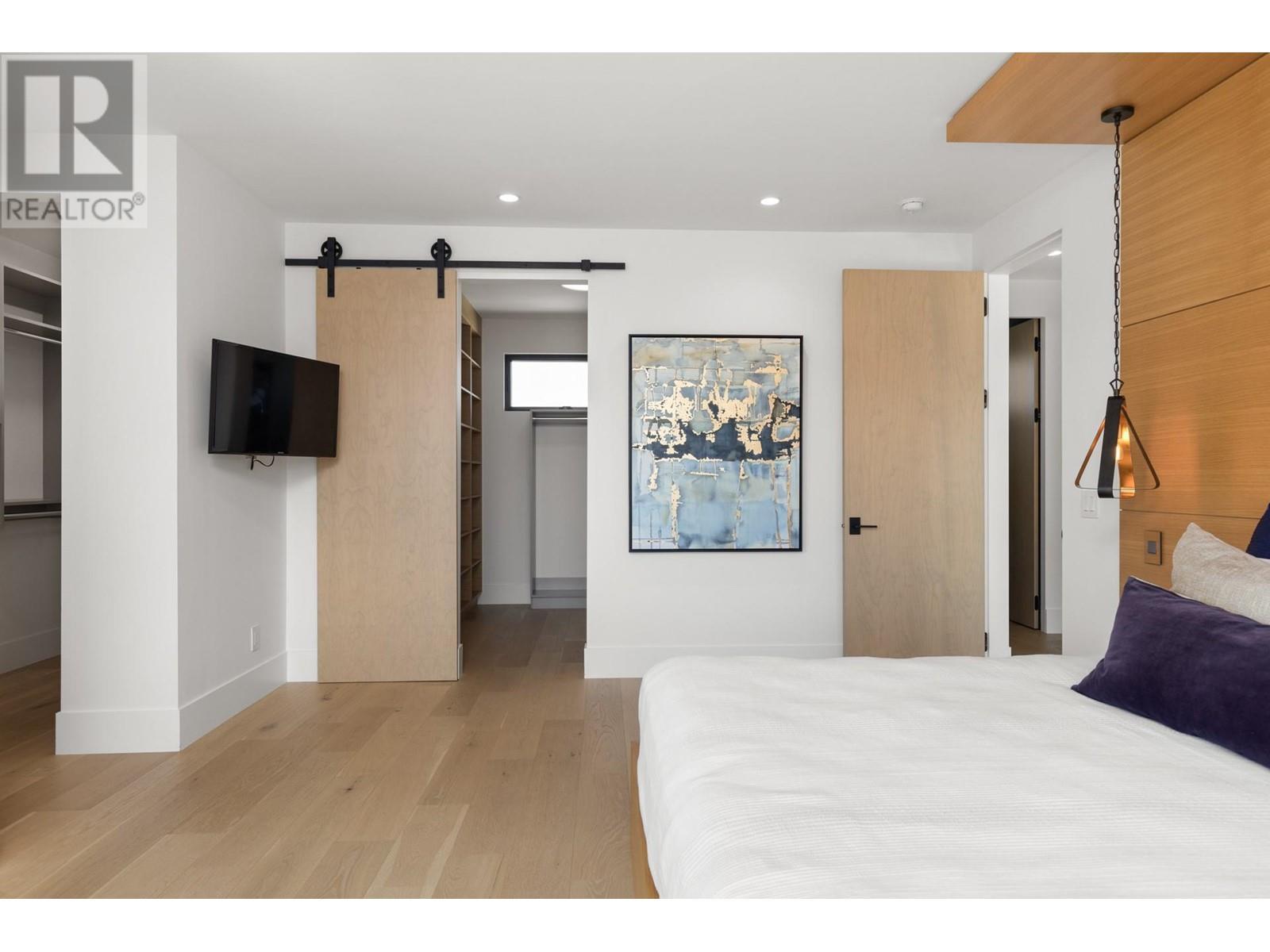 












1462 Rocky Point Drive

,
Kelowna,




British Columbia
V1V3E3

