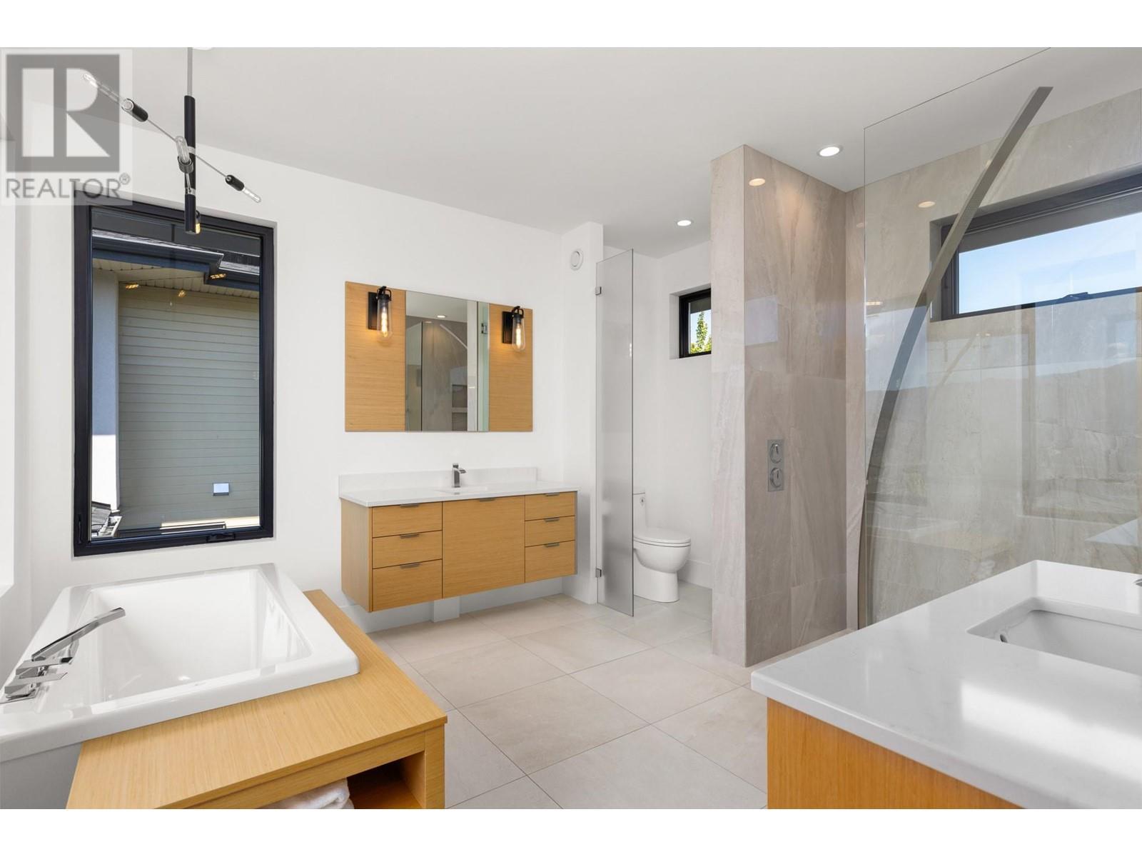 












1462 Rocky Point Drive

,
Kelowna,




British Columbia
V1V3E3

