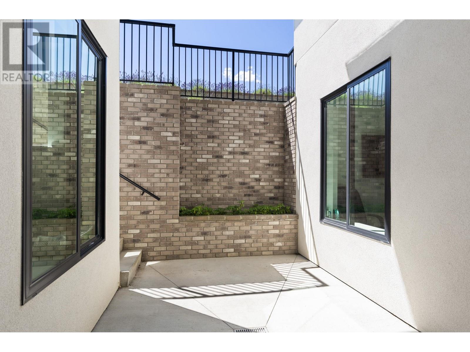 












1462 Rocky Point Drive

,
Kelowna,




British Columbia
V1V3E3

