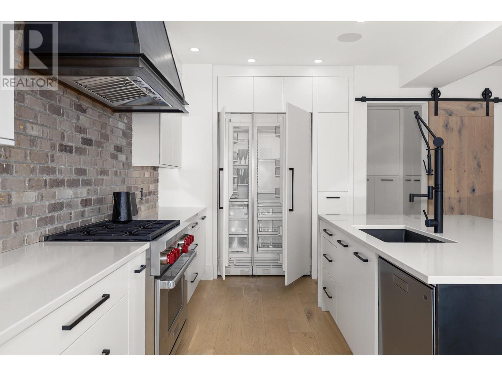 












1462 Rocky Point Drive

,
Kelowna,




British Columbia
V1V3E3

