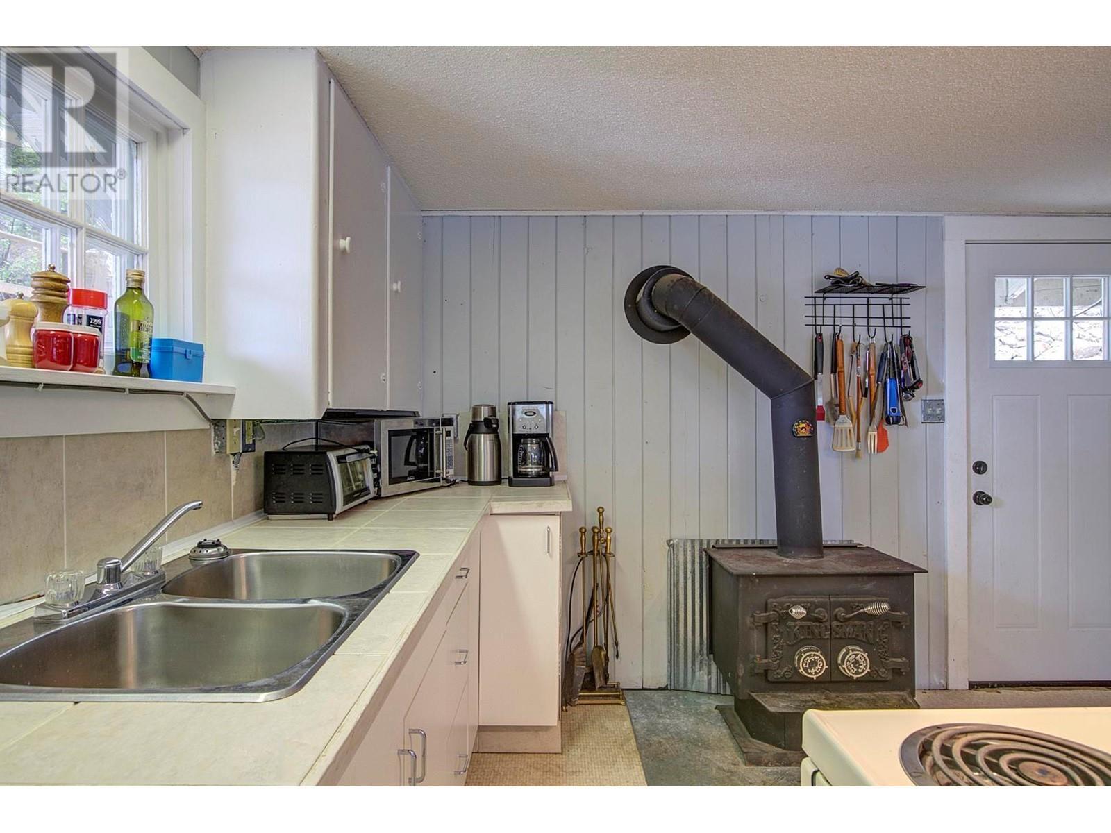 












3602 Mabel Lake Road Unit# 5

,
Lumby,







British Columbia
V0E2G6

