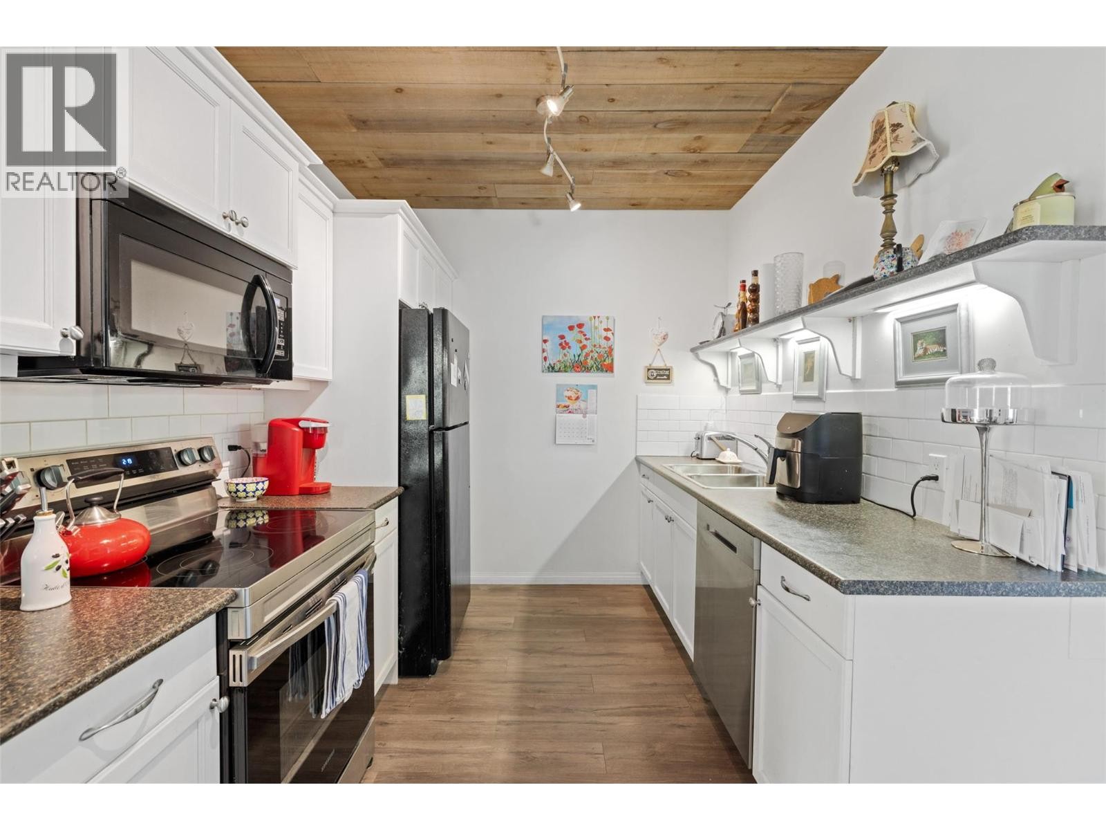 












3299 McCulloch Road

,
Kelowna,




British Columbia
V1W4G5

