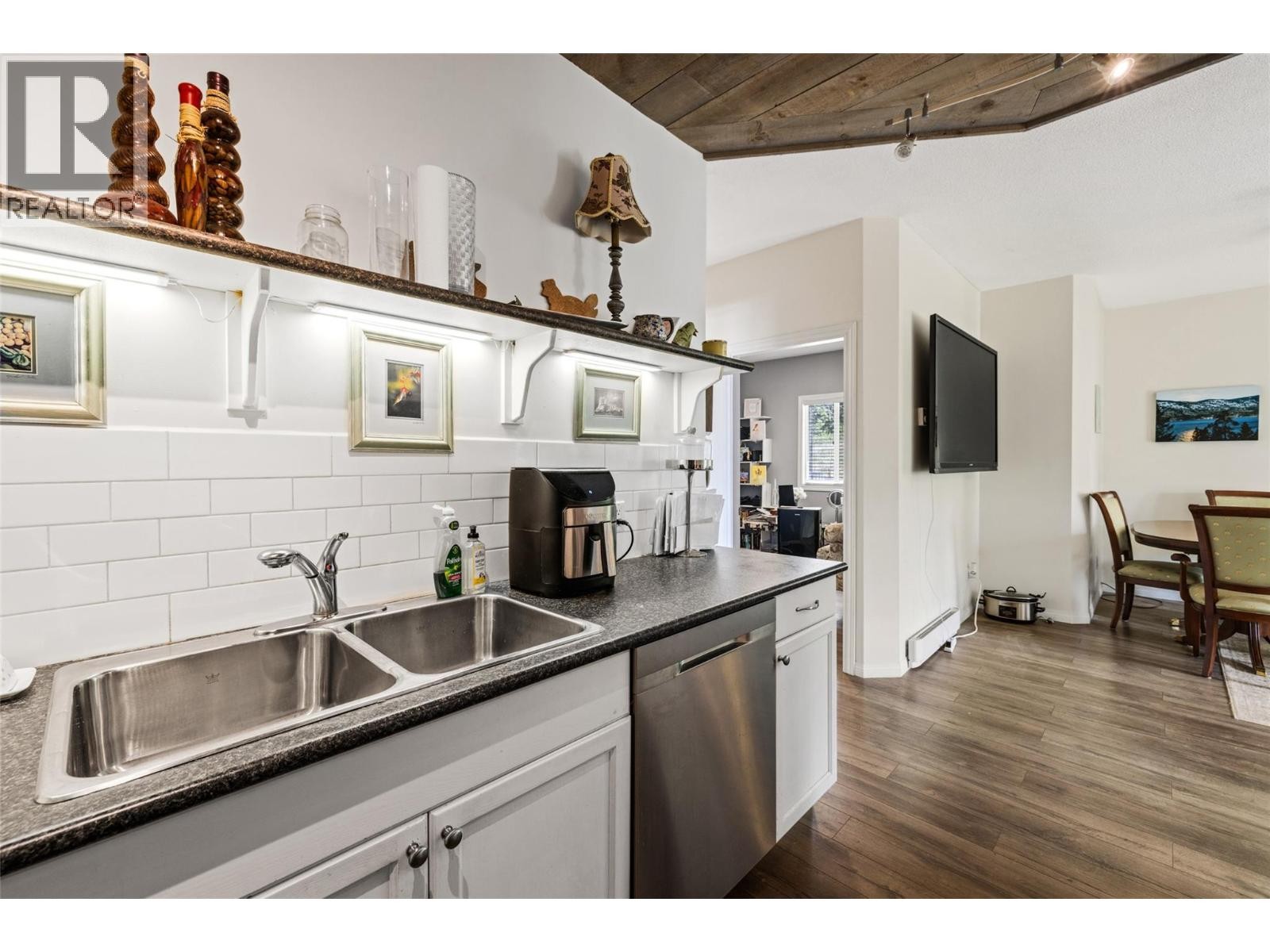 












3299 McCulloch Road

,
Kelowna,




British Columbia
V1W4G5

