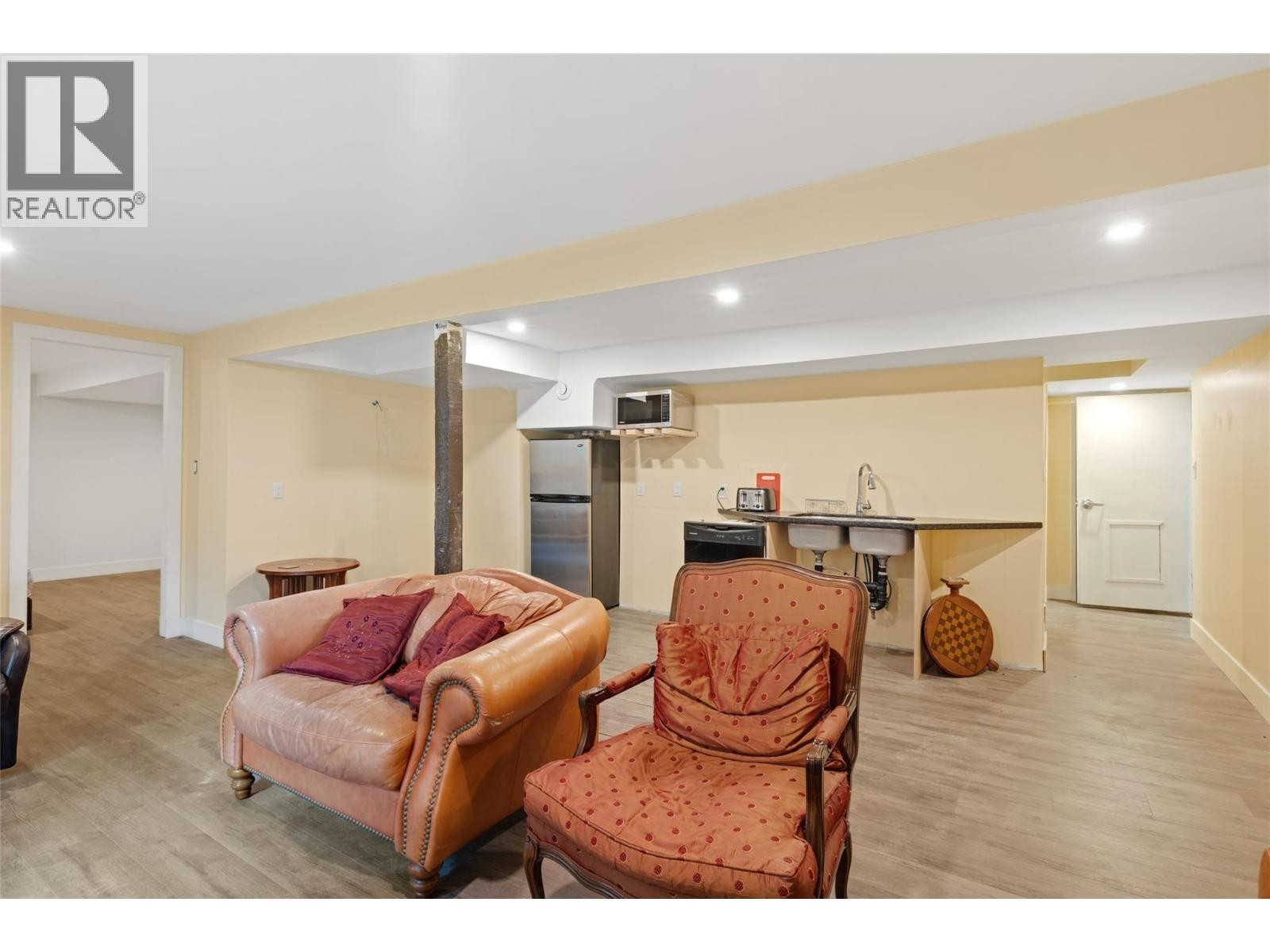 












3299 McCulloch Road

,
Kelowna,




British Columbia
V1W4G5

