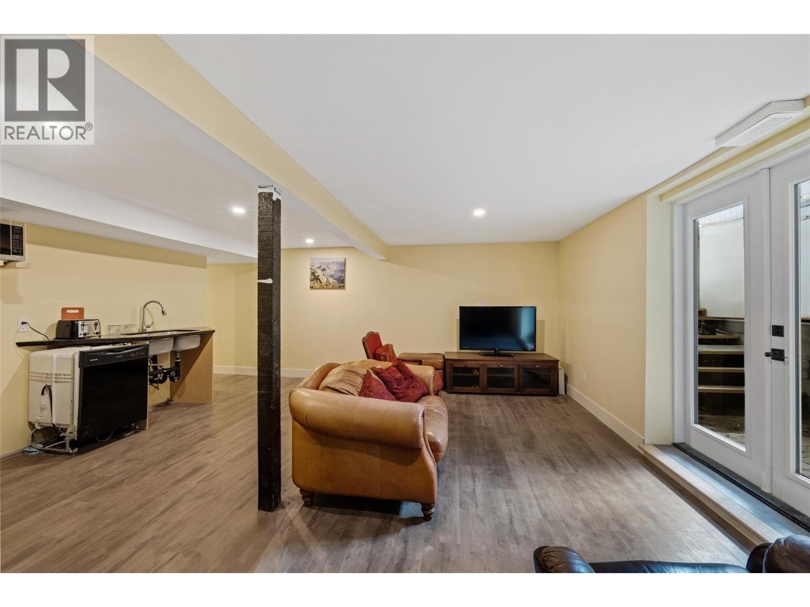 












3299 McCulloch Road

,
Kelowna,




British Columbia
V1W4G5

