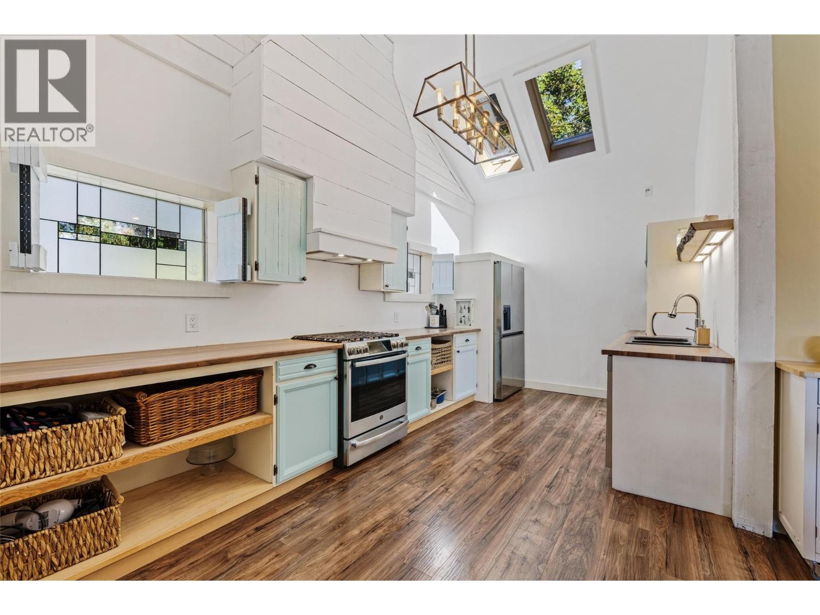 












3299 McCulloch Road

,
Kelowna,




British Columbia
V1W4G5

