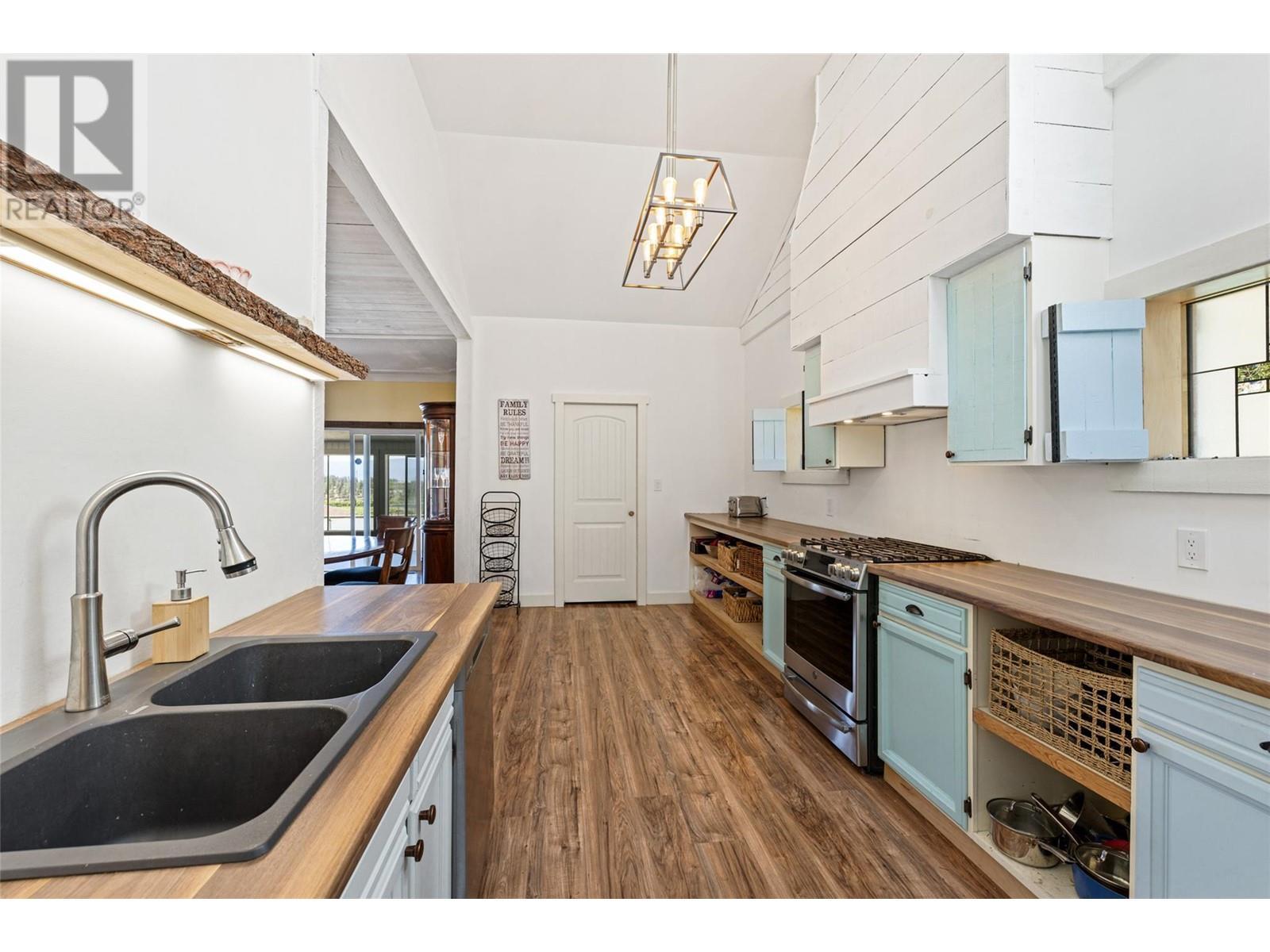 












3299 McCulloch Road

,
Kelowna,




British Columbia
V1W4G5

