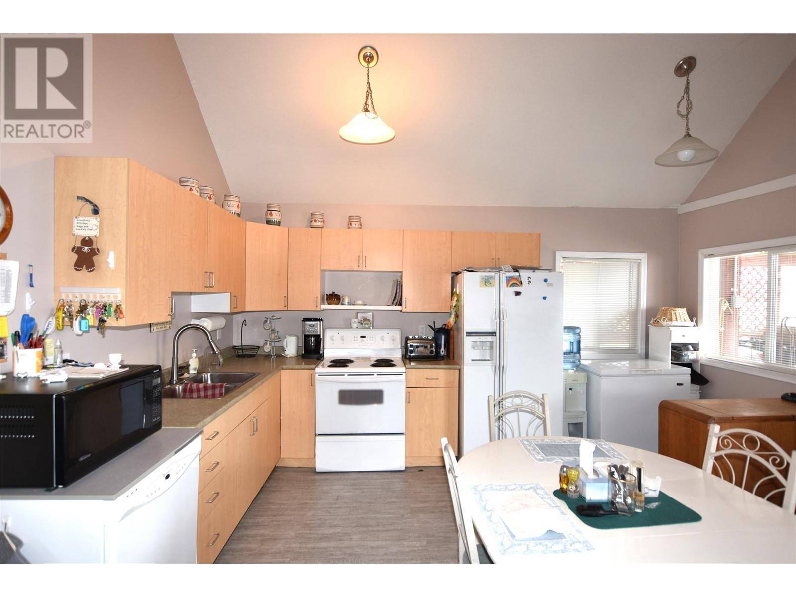 












10983 Westside Road

,
Vernon,




British Columbia
V1H2H1

