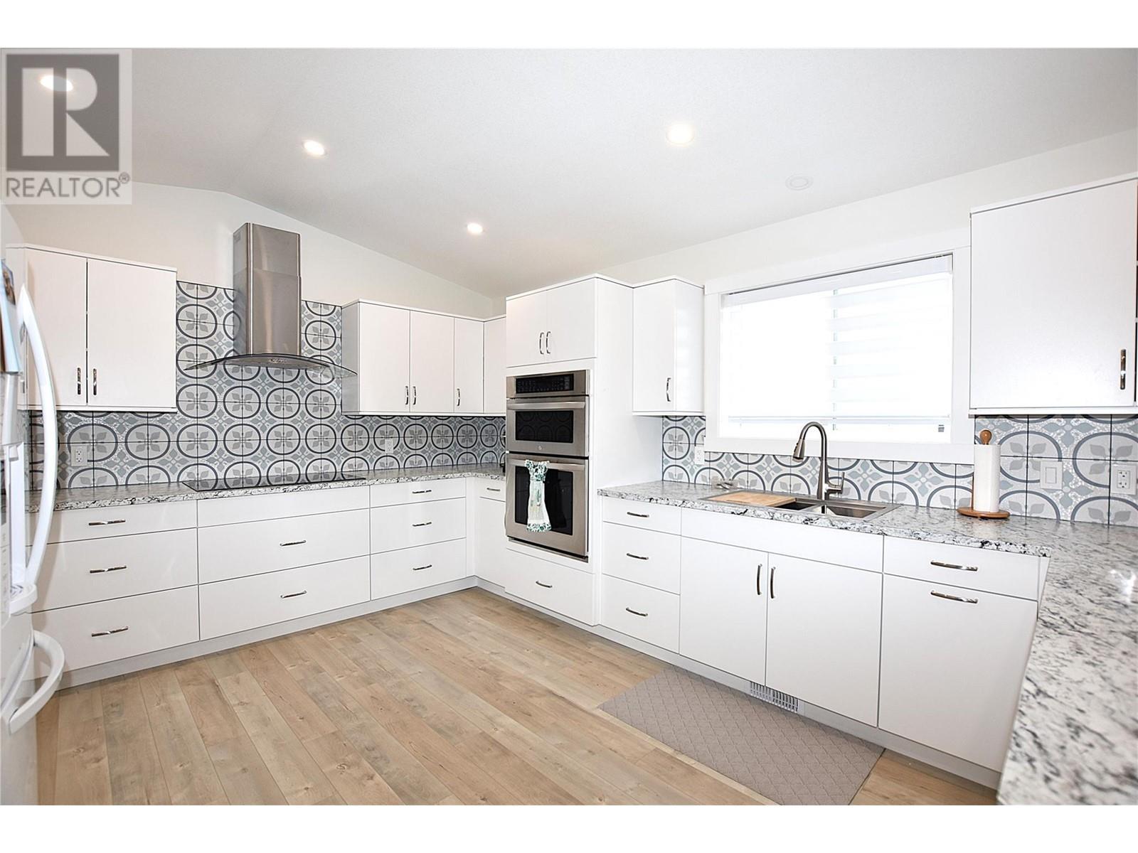 












233 234 Falcon Avenue

,
Vernon,




British Columbia
V1H2A1

