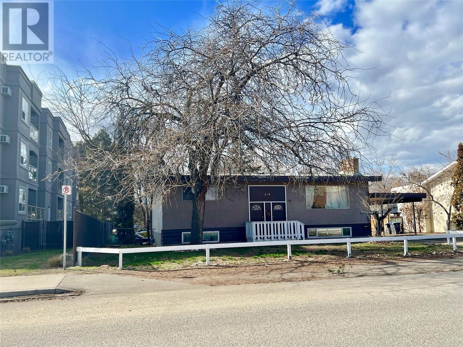 












2110 Vasile Road

,
Kelowna,




British Columbia
V1Y6H5

