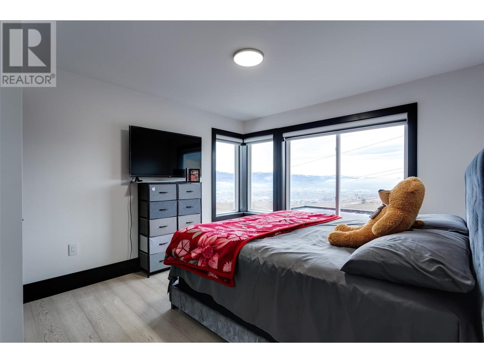 












652 Deans Court

,
Kelowna,




British Columbia
V1P1A1

