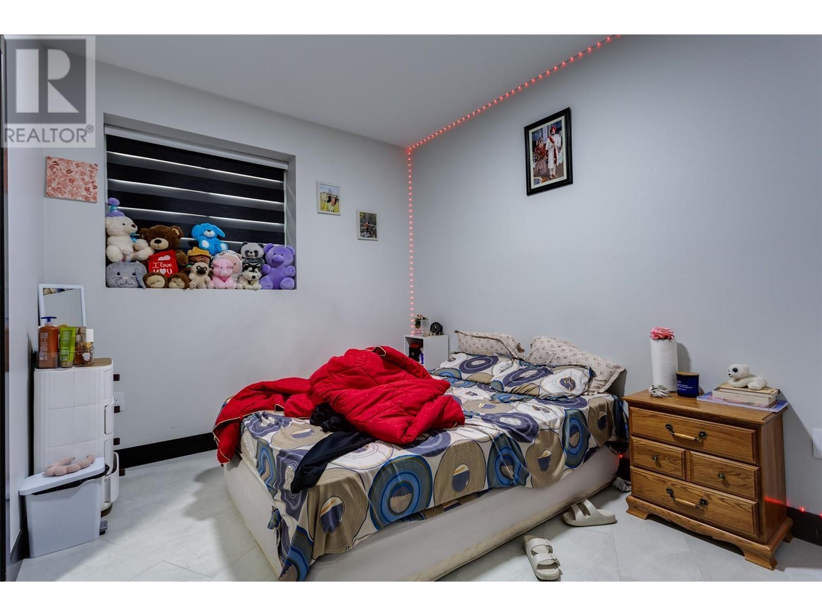 












652 Deans Court

,
Kelowna,




British Columbia
V1P1A1

