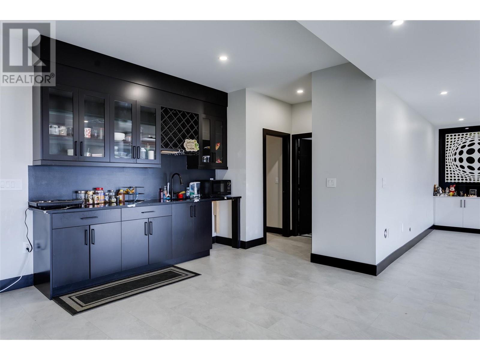 












652 Deans Court

,
Kelowna,




British Columbia
V1P1A1

