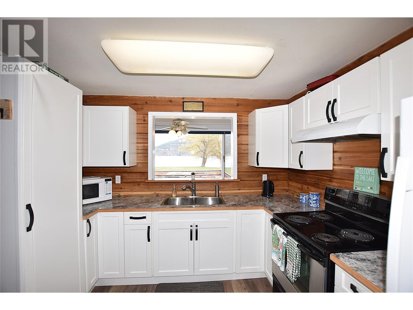 












36 Lakeshore Drive

,
Vernon,




British Columbia
V1H2A1

