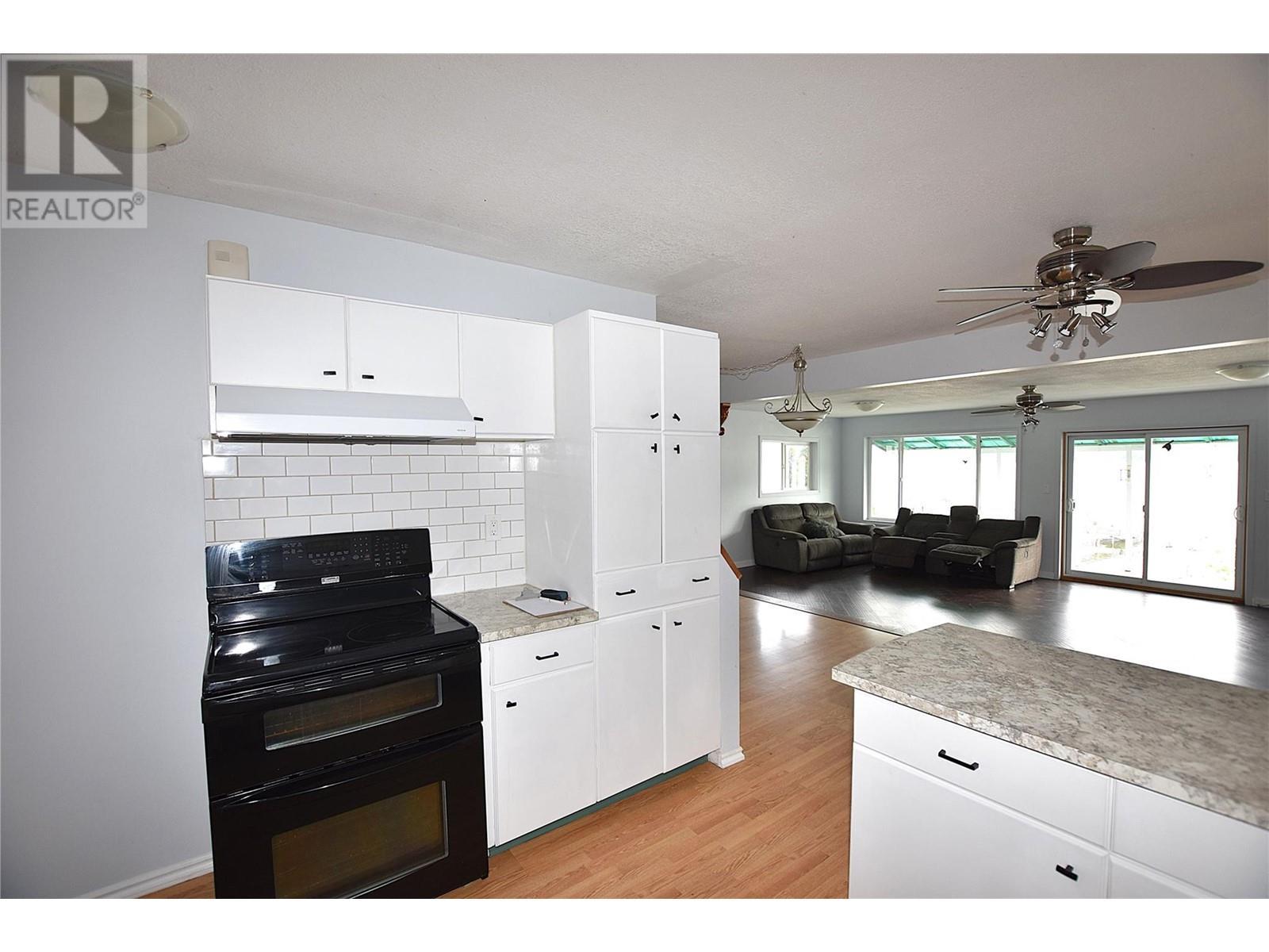 












121 Robins Nest Road

,
Vernon,




British Columbia
V1H2H1


