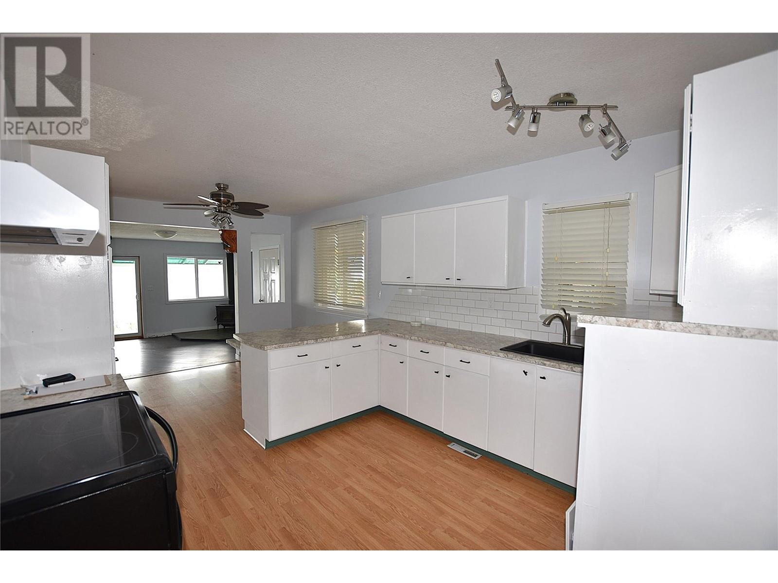












121 Robins Nest Road

,
Vernon,




British Columbia
V1H2H1

