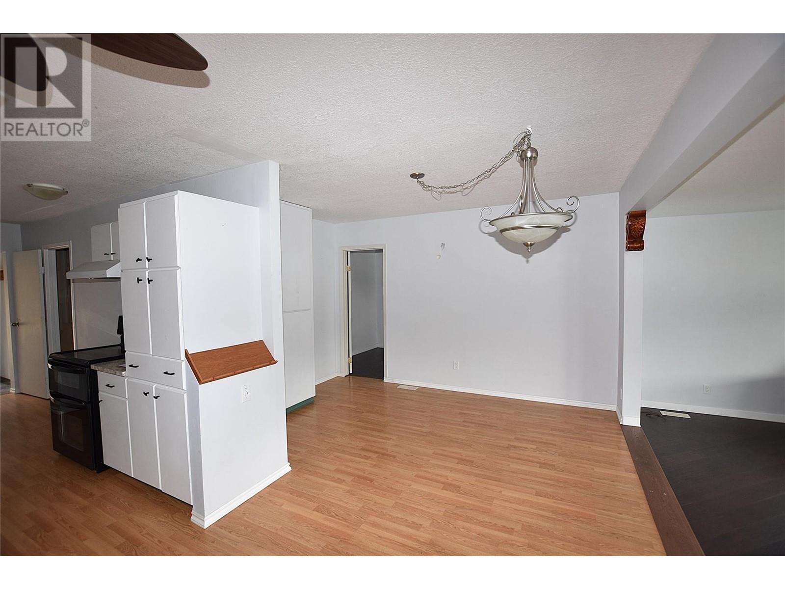 












121 Robins Nest Road

,
Vernon,




British Columbia
V1H2H1

