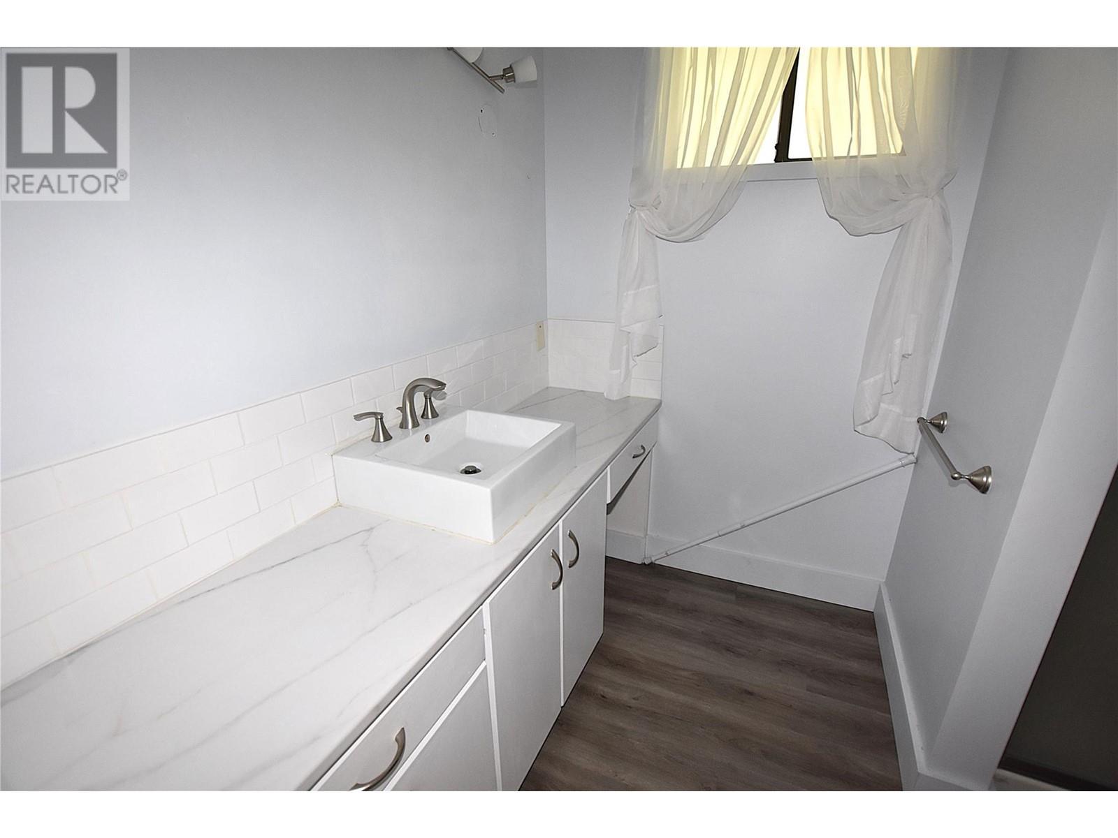 












121 Robins Nest Road

,
Vernon,




British Columbia
V1H2H1

