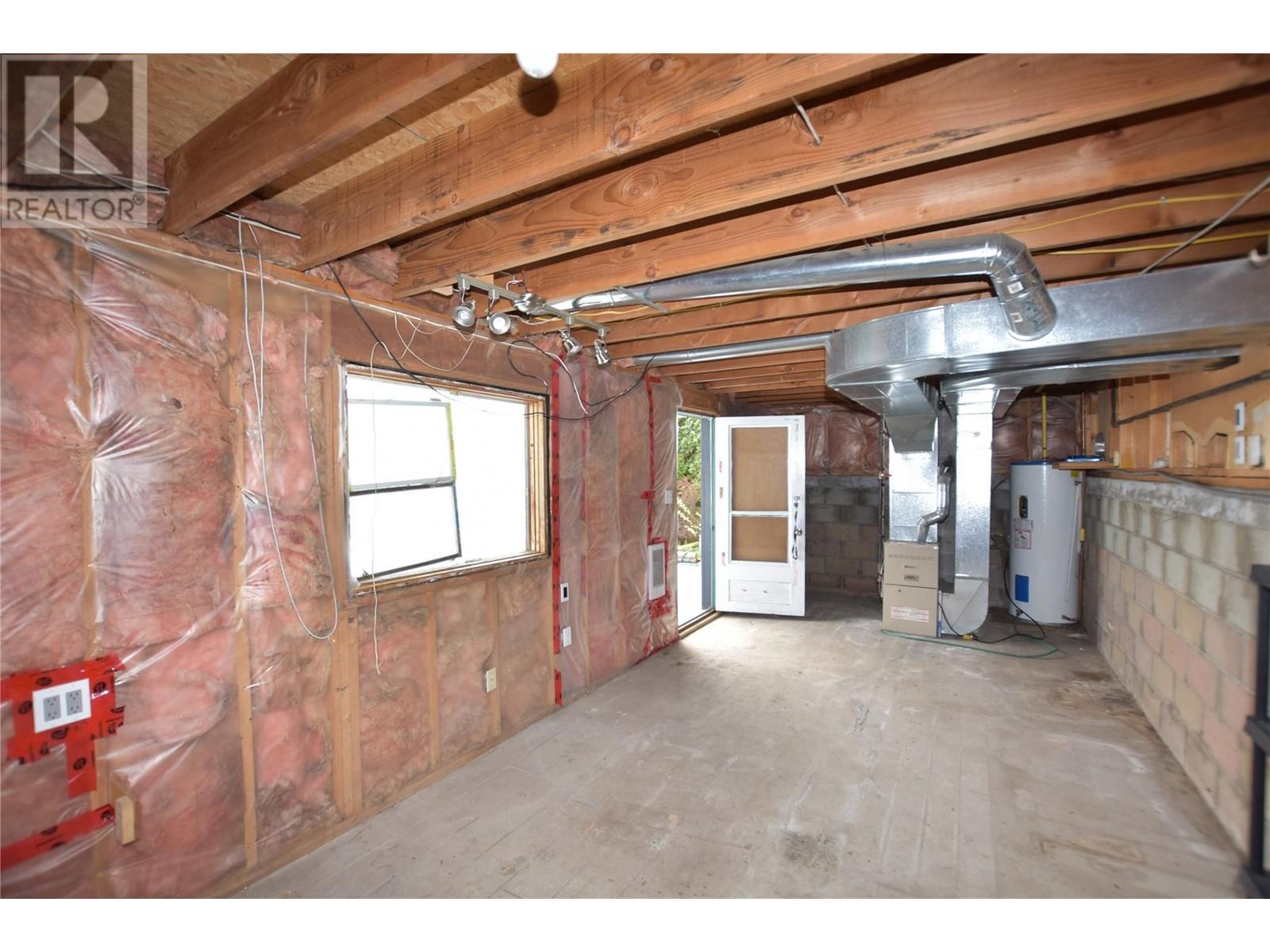 












121 Robins Nest Road

,
Vernon,




British Columbia
V1H2H1


