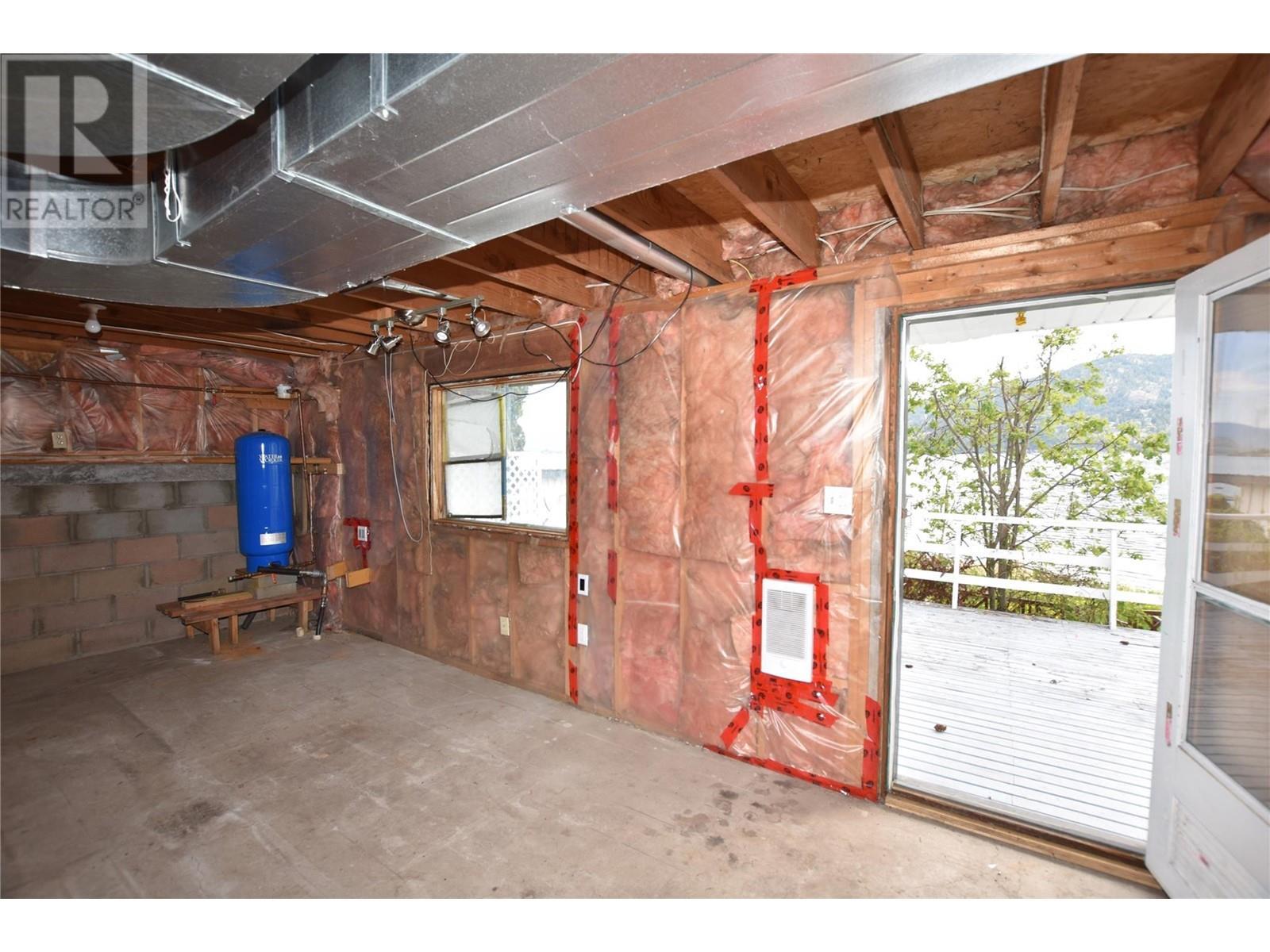 












121 Robins Nest Road

,
Vernon,




British Columbia
V1H2H1

