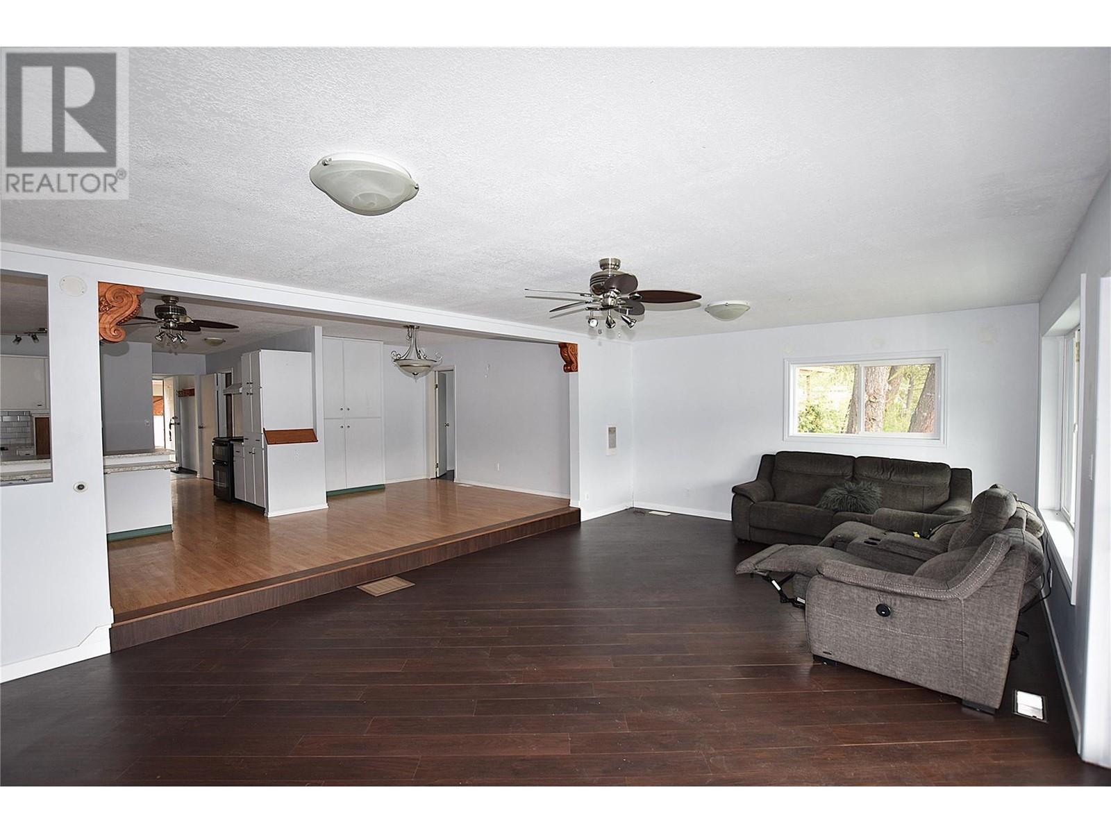 












121 Robins Nest Road

,
Vernon,




British Columbia
V1H2H1

