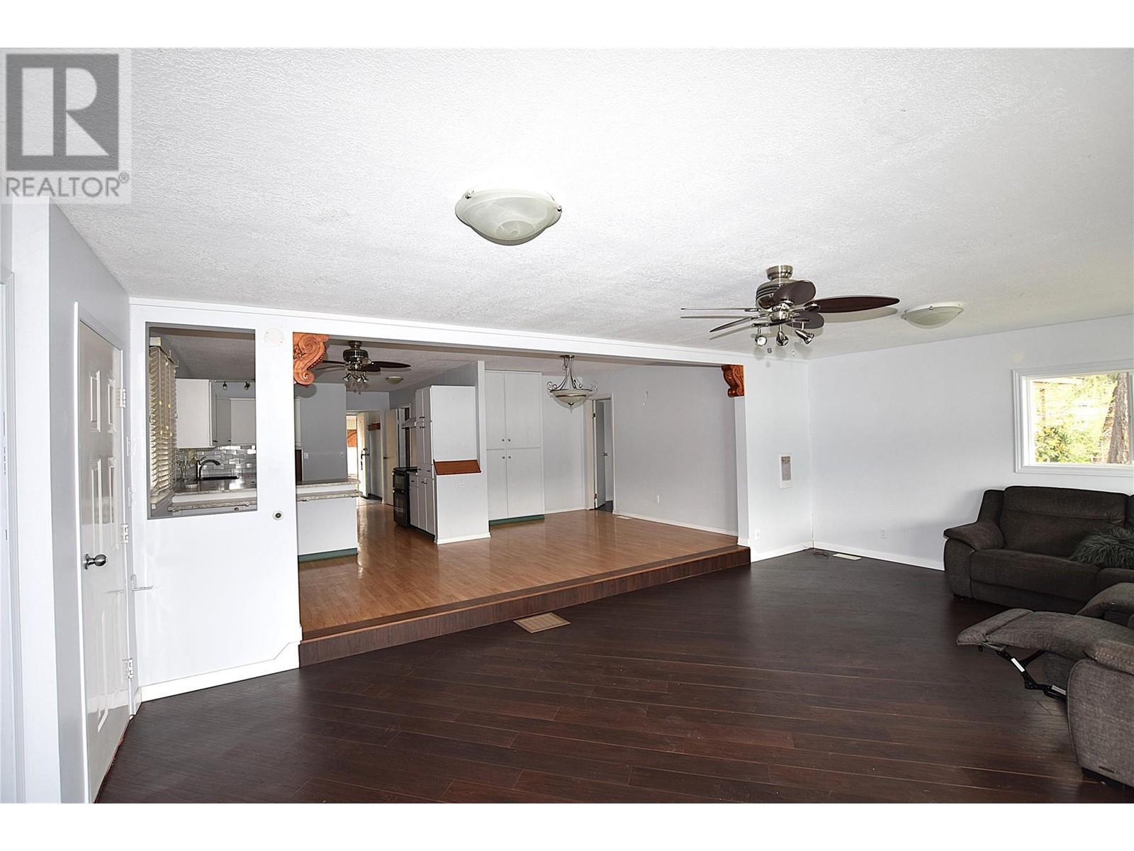 












121 Robins Nest Road

,
Vernon,




British Columbia
V1H2H1

