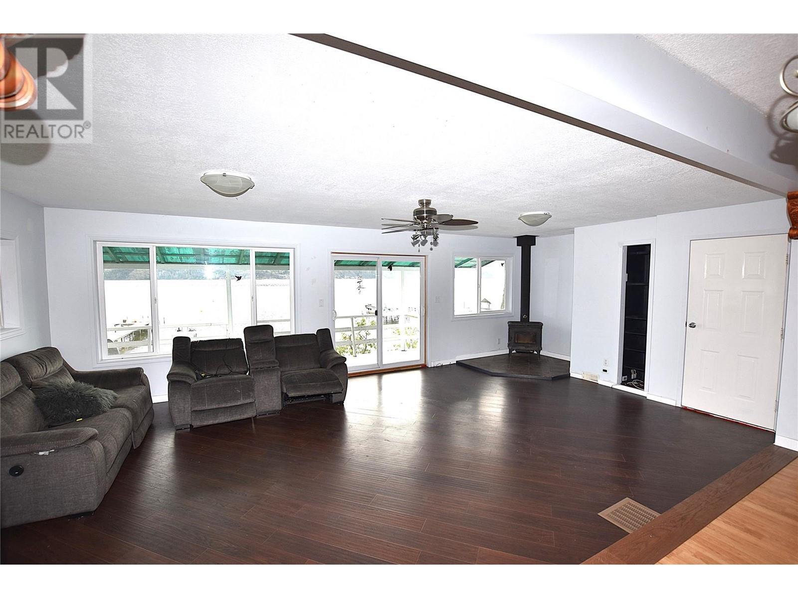 












121 Robins Nest Road

,
Vernon,




British Columbia
V1H2H1

