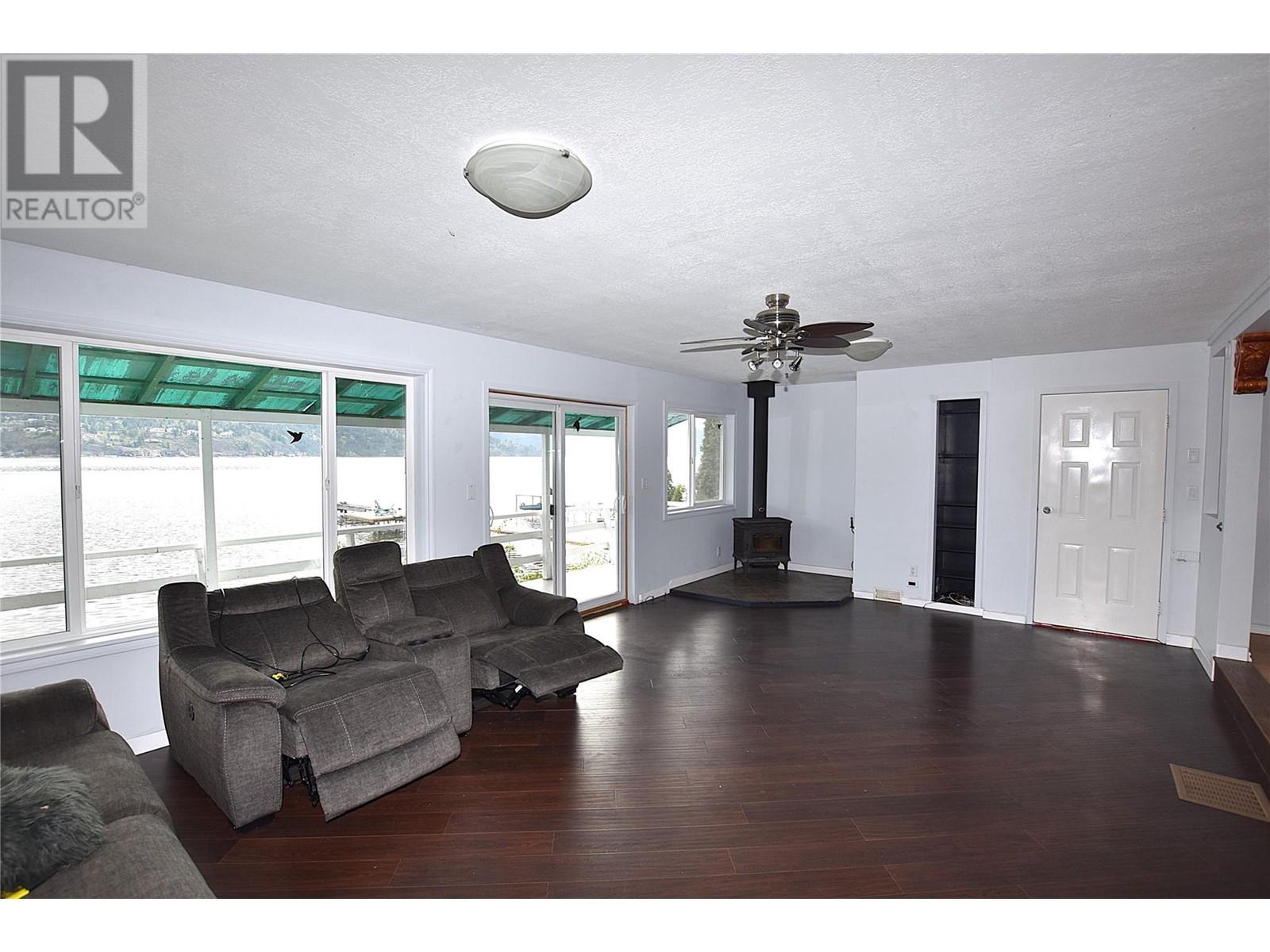 












121 Robins Nest Road

,
Vernon,




British Columbia
V1H2H1


