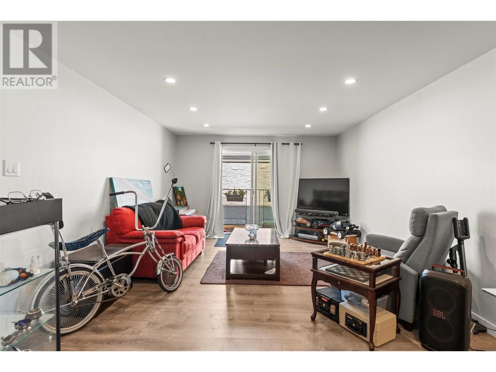 












4101 Alexis Park Drive Unit# 103

,
Vernon,




British Columbia
V1T6H2

