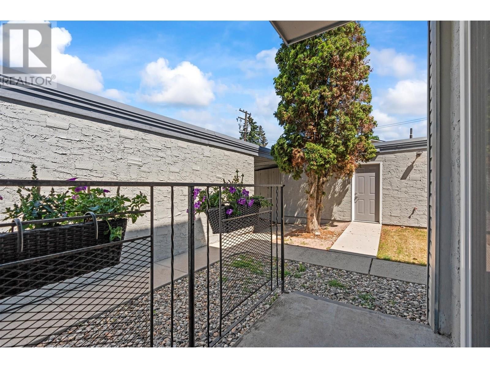 












4101 Alexis Park Drive Unit# 103

,
Vernon,




British Columbia
V1T6H2

