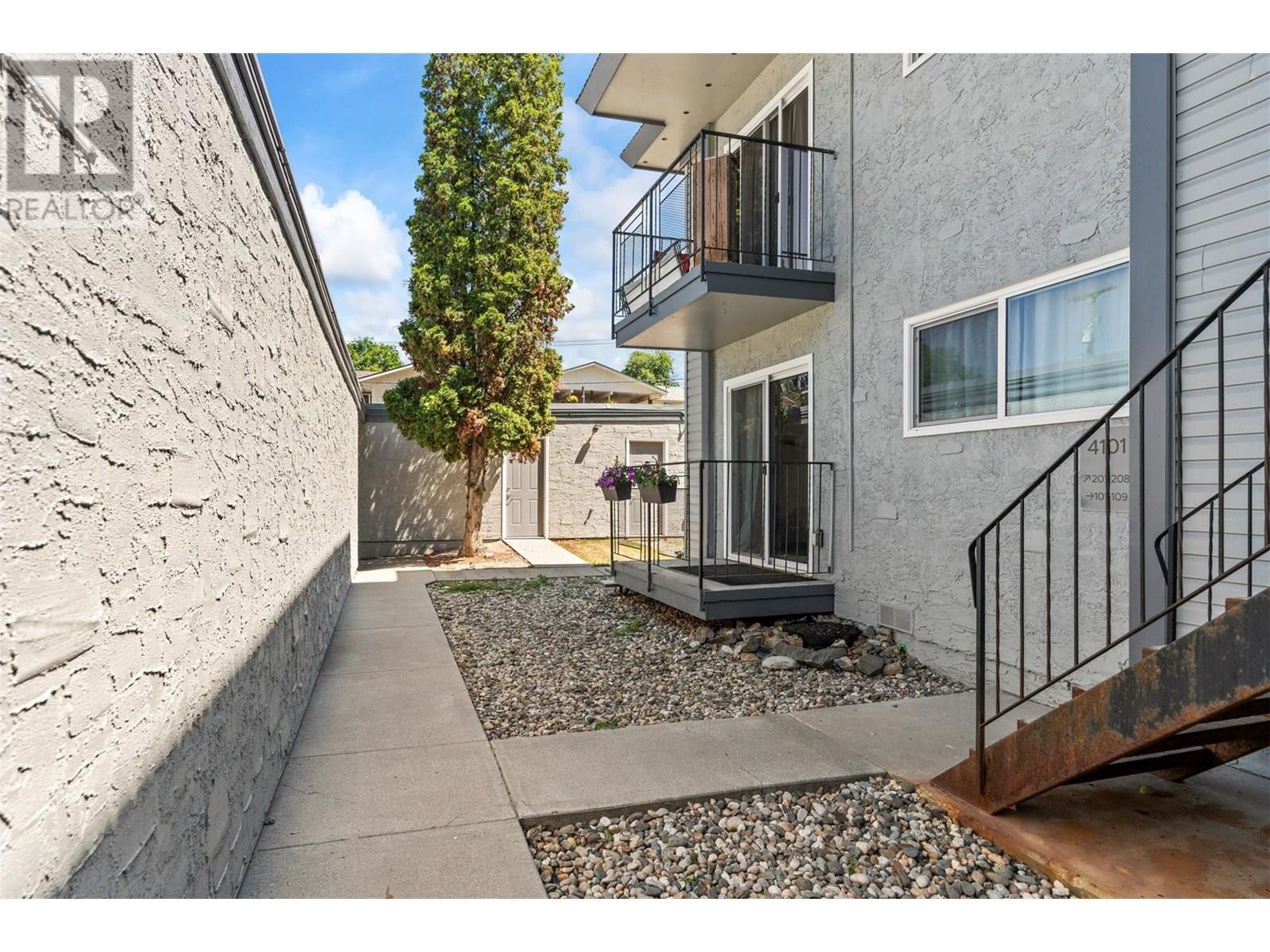 












4101 Alexis Park Drive Unit# 103

,
Vernon,




British Columbia
V1T6H2

