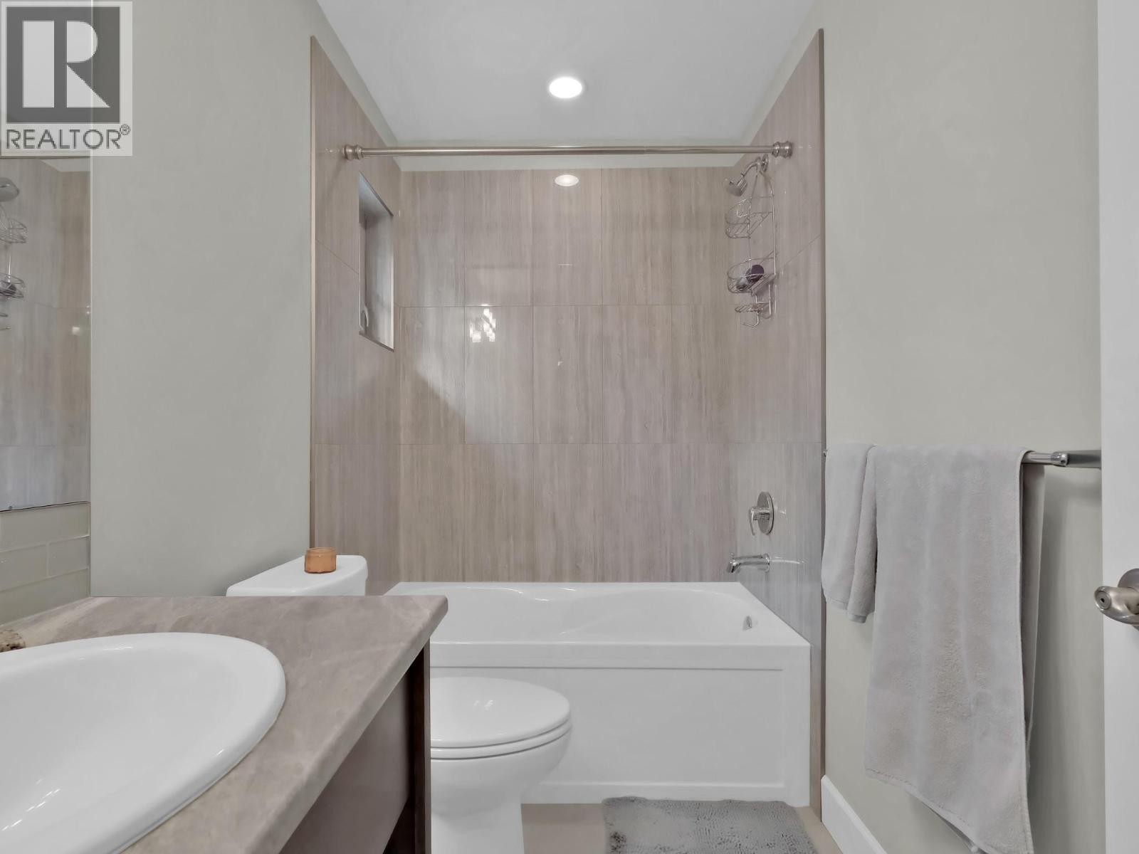 












18451 Crystal Waters Road Unit# 16

,
Lake Country,




British Columbia
V4V2G2

