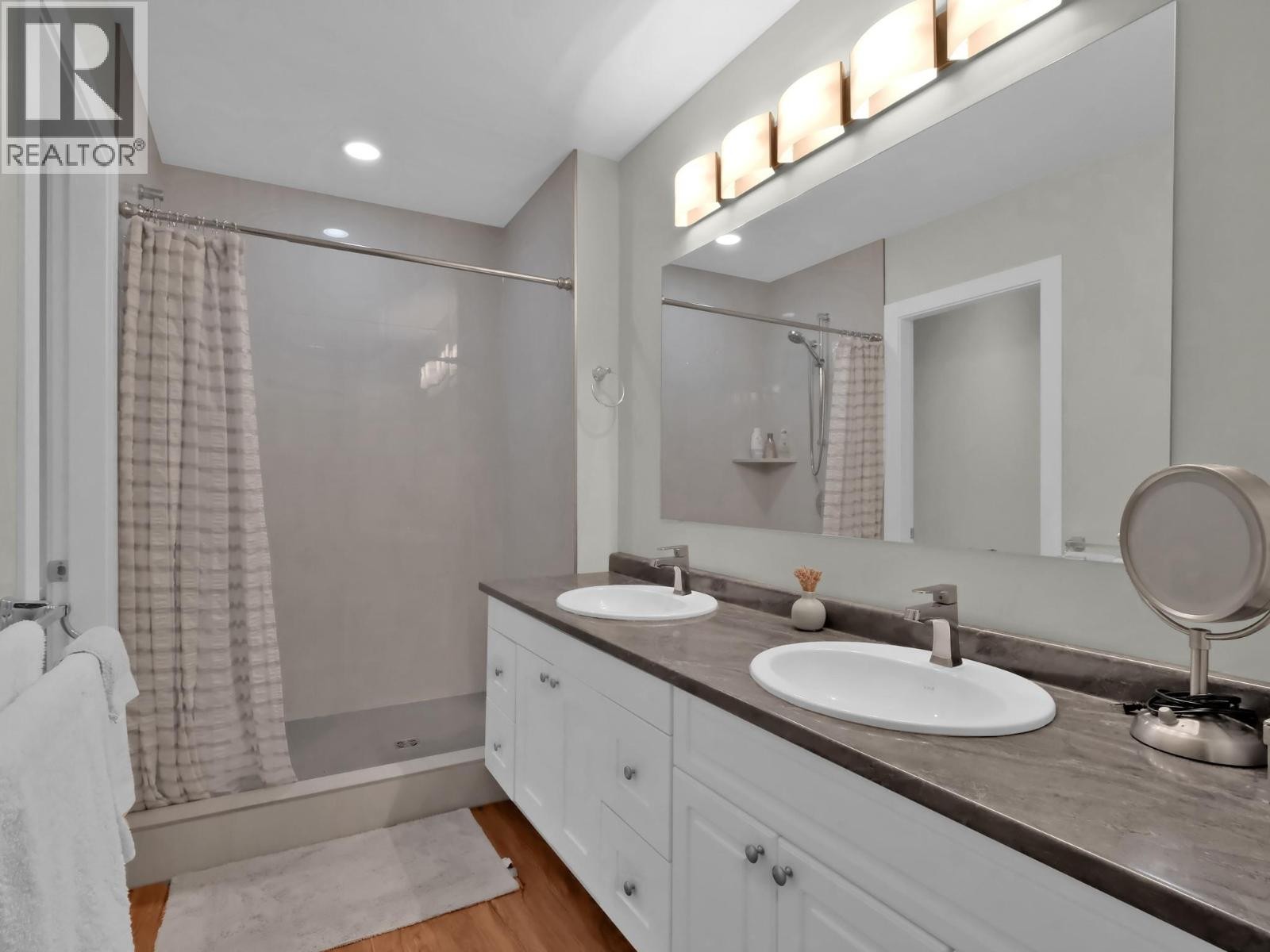 












18451 Crystal Waters Road Unit# 16

,
Lake Country,




British Columbia
V4V2G2

