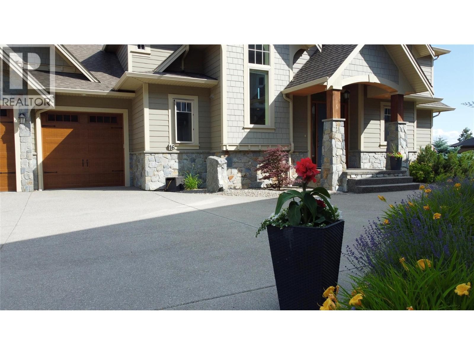 












18451 Crystal Waters Road Unit# 16

,
Lake Country,




British Columbia
V4V2G2

