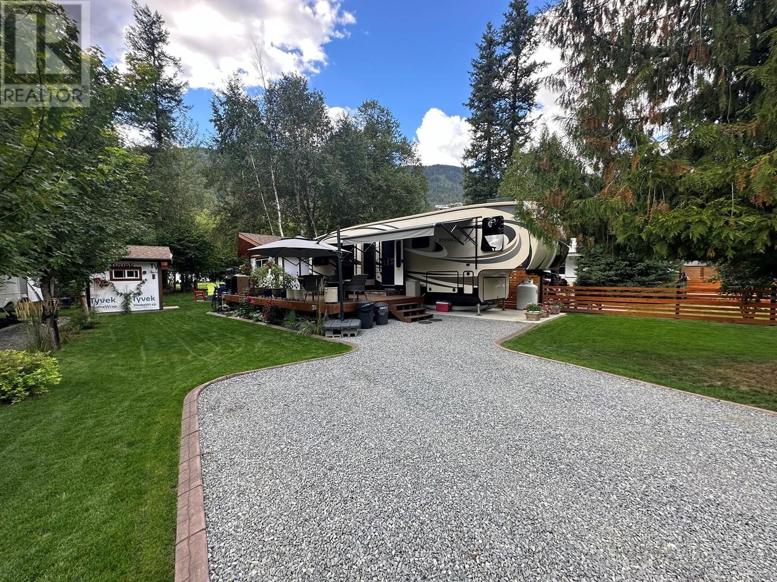 












2202 Enderby Mabel Lake Road Unit# 127

,
Enderby,







British Columbia
V0E1V5

