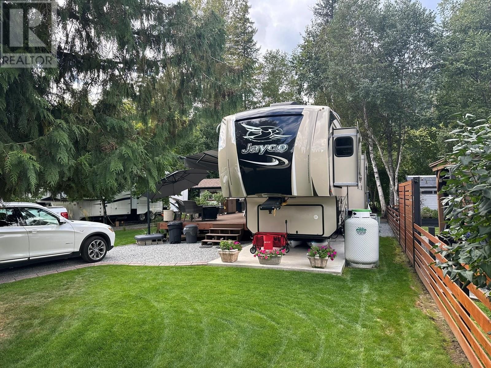 












2202 Enderby Mabel Lake Road Unit# 127

,
Enderby,







British Columbia
V0E1V5

