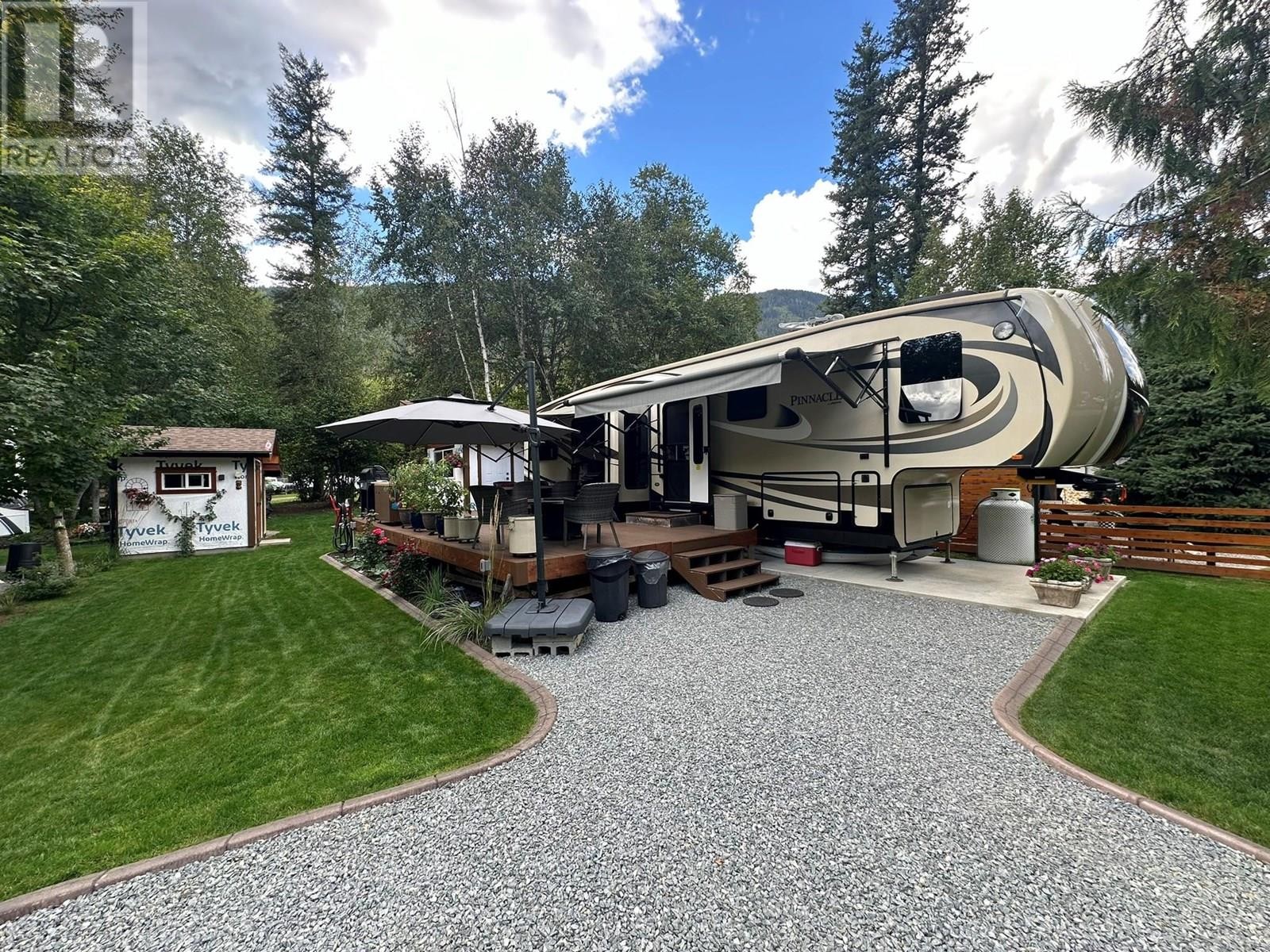 












2202 Enderby Mabel Lake Road Unit# 127

,
Enderby,







British Columbia
V0E1V5

