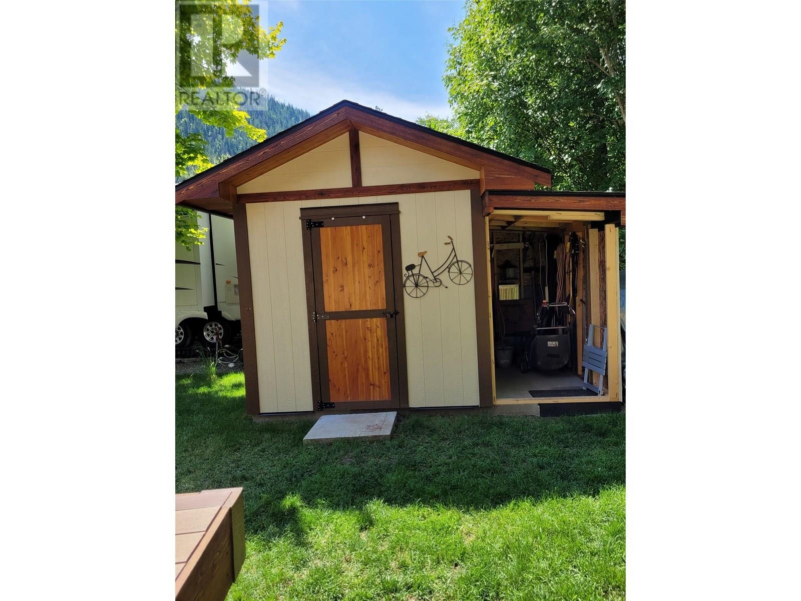 












2202 Enderby Mabel Lake Road Unit# 127

,
Enderby,







British Columbia
V0E1V5

