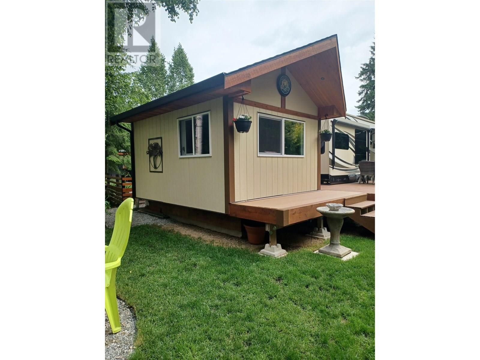 












2202 Enderby Mabel Lake Road Unit# 127

,
Enderby,







British Columbia
V0E1V5


